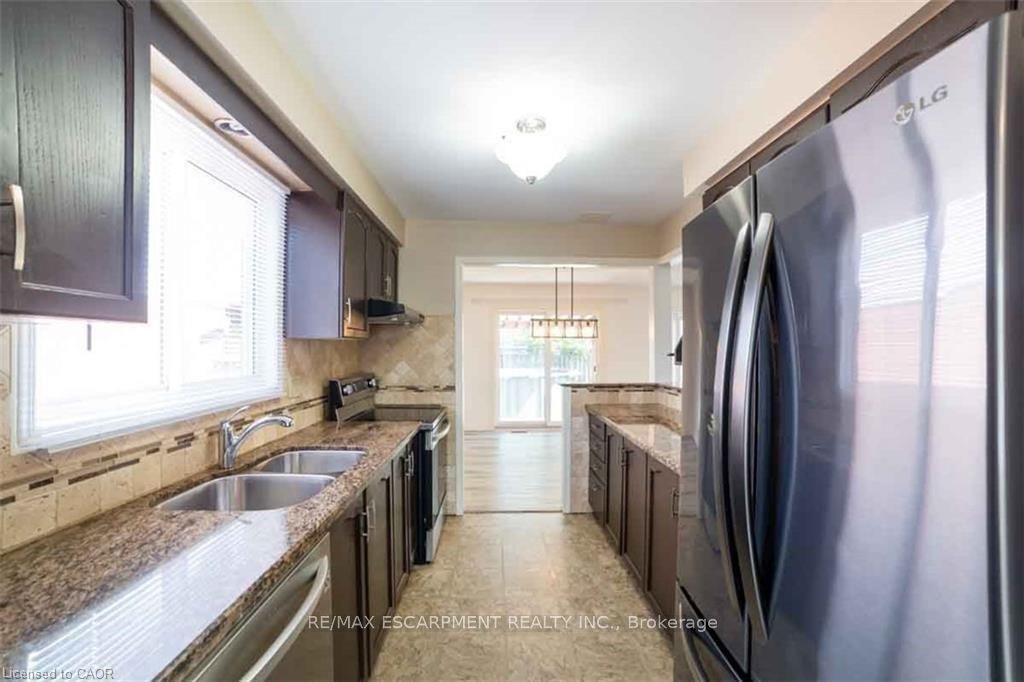 19 Beachgrove Crescent Property Photo 7