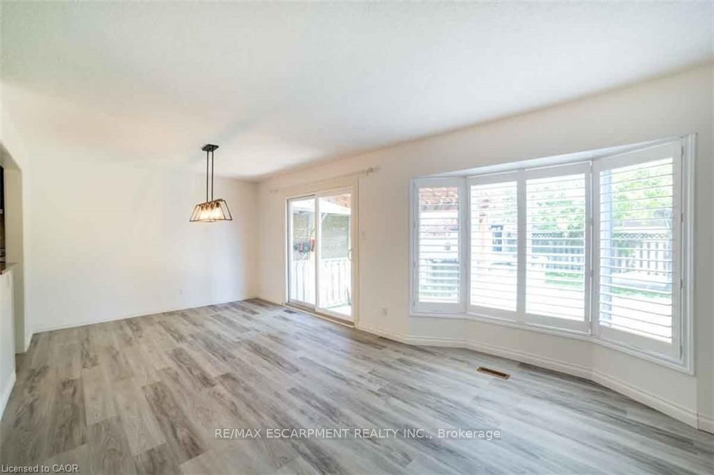 19 Beachgrove Crescent Property Photo 12