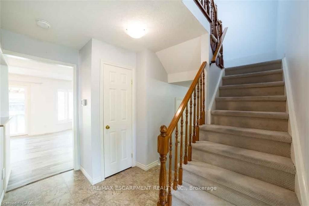 19 Beachgrove Crescent Property Photo 14
