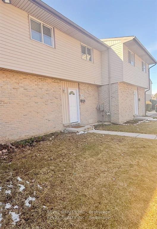 873 Southdale Road E Property Photo 2