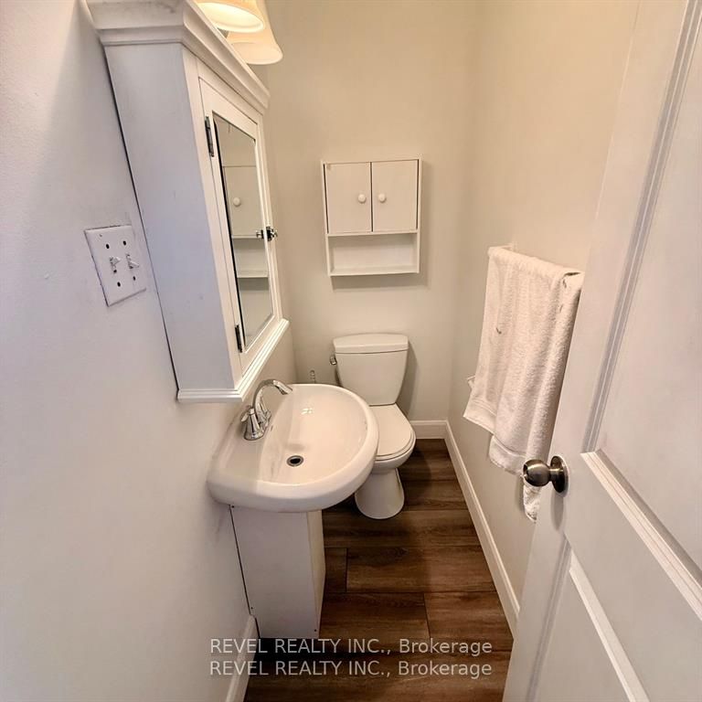 873 Southdale Road E Property Photo 7