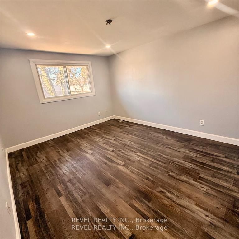 873 Southdale Road E Property Photo 11