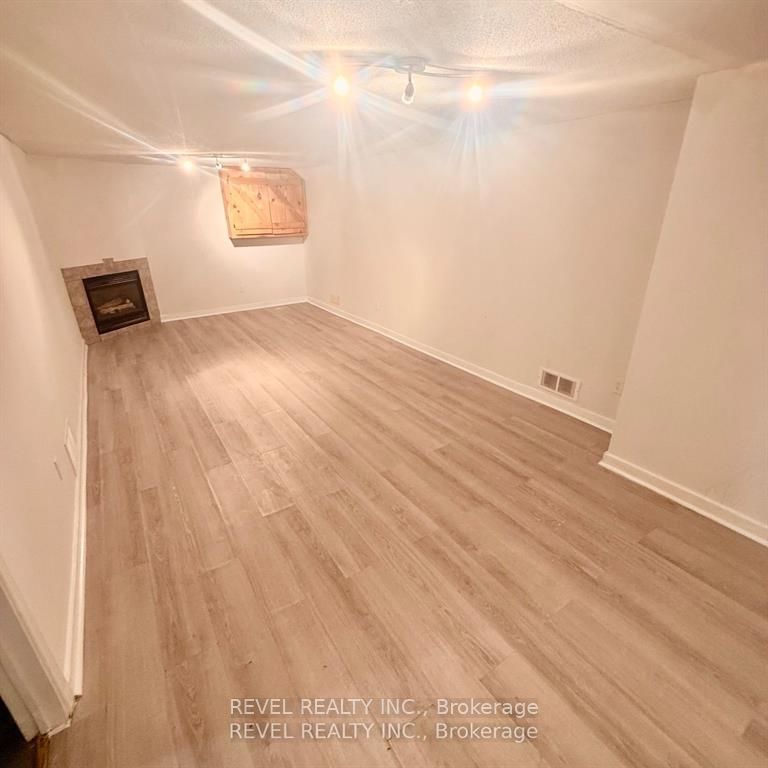 873 Southdale Road E Property Photo 20