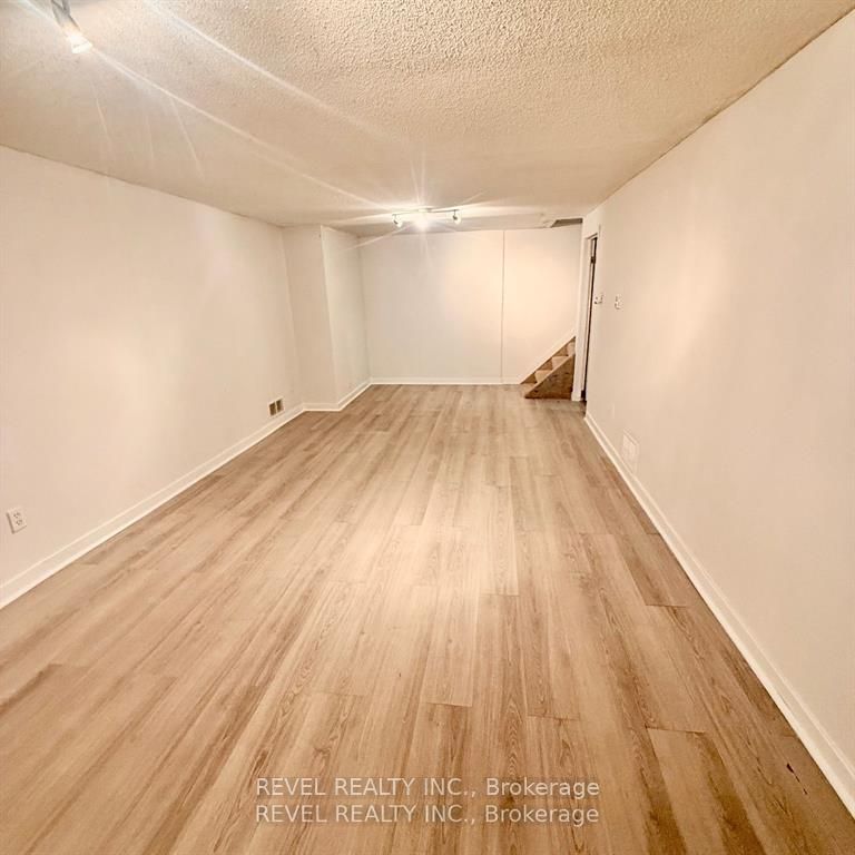 873 Southdale Road E Property Photo 21