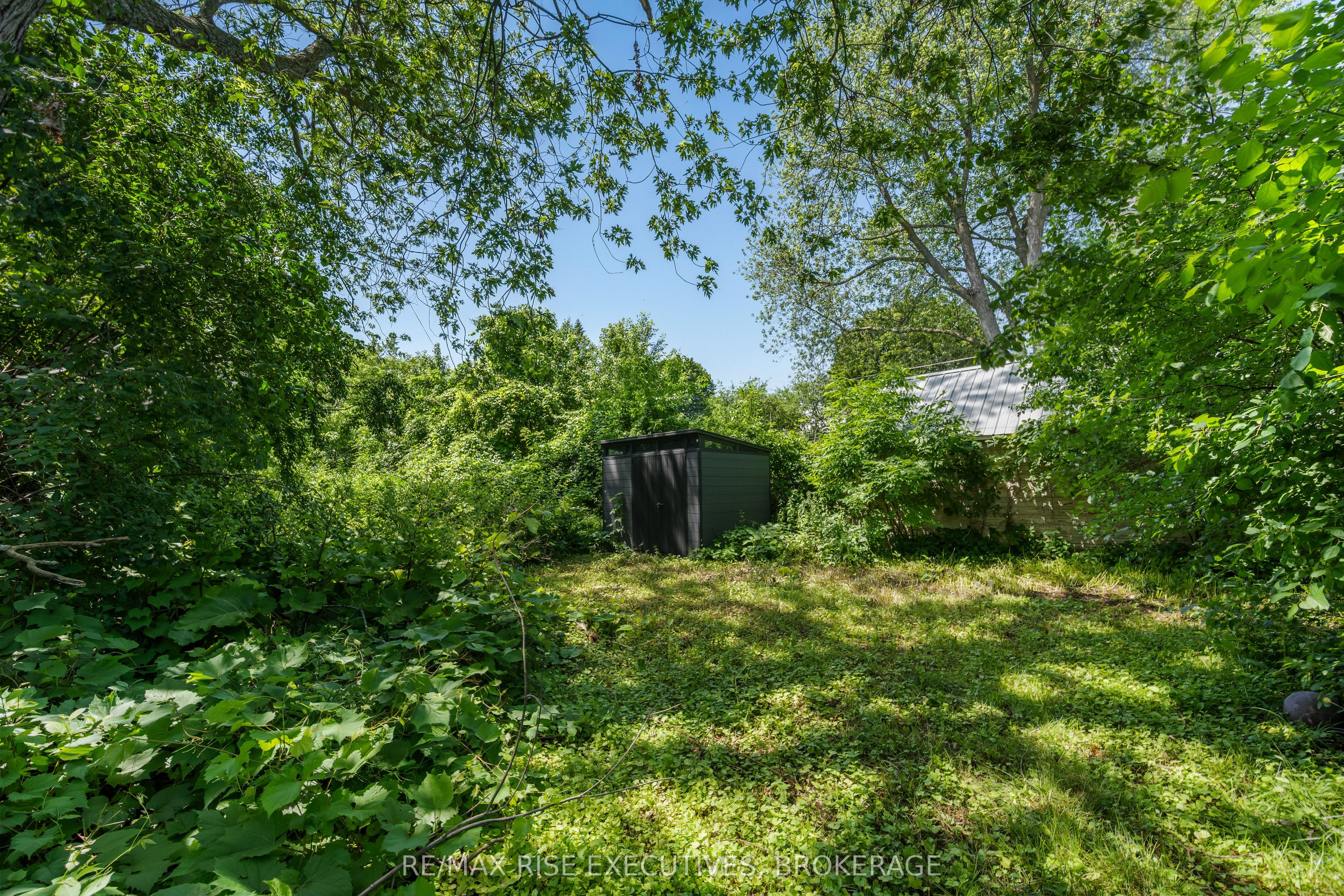690 Johnson Street Property Photo 3