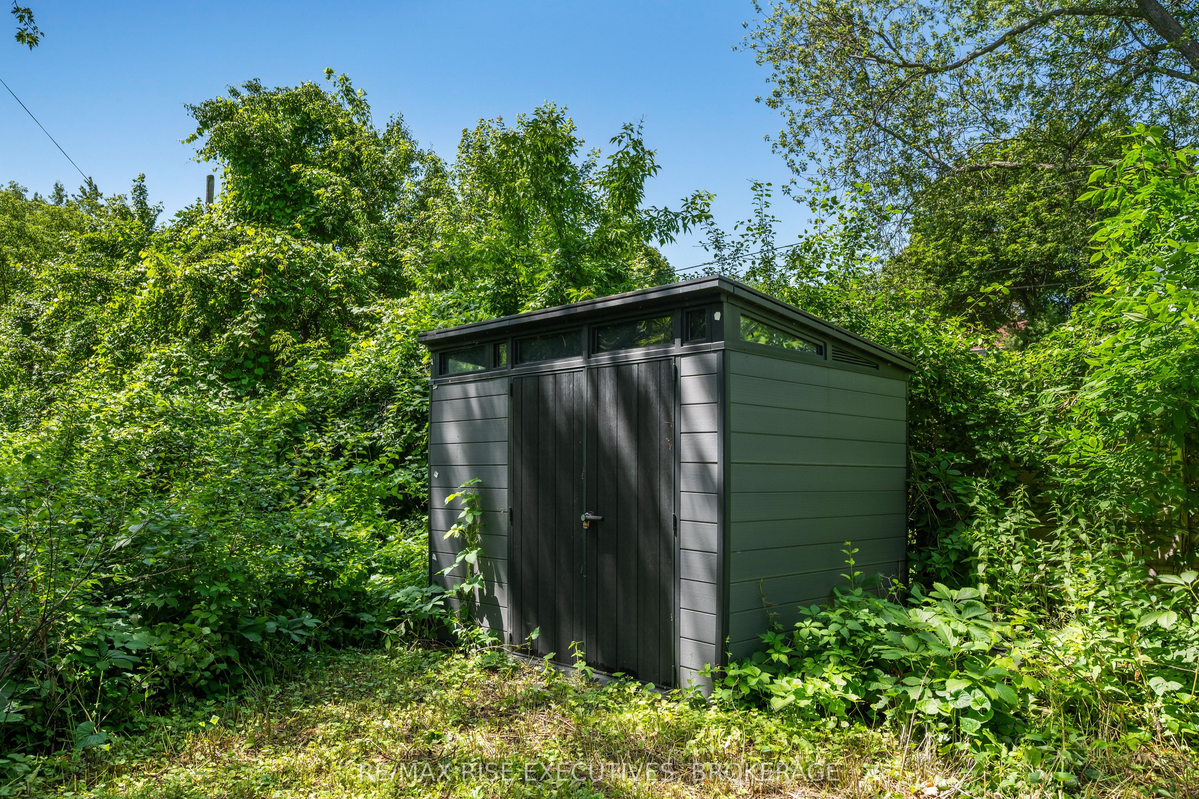 690 Johnson Street Property Photo 4