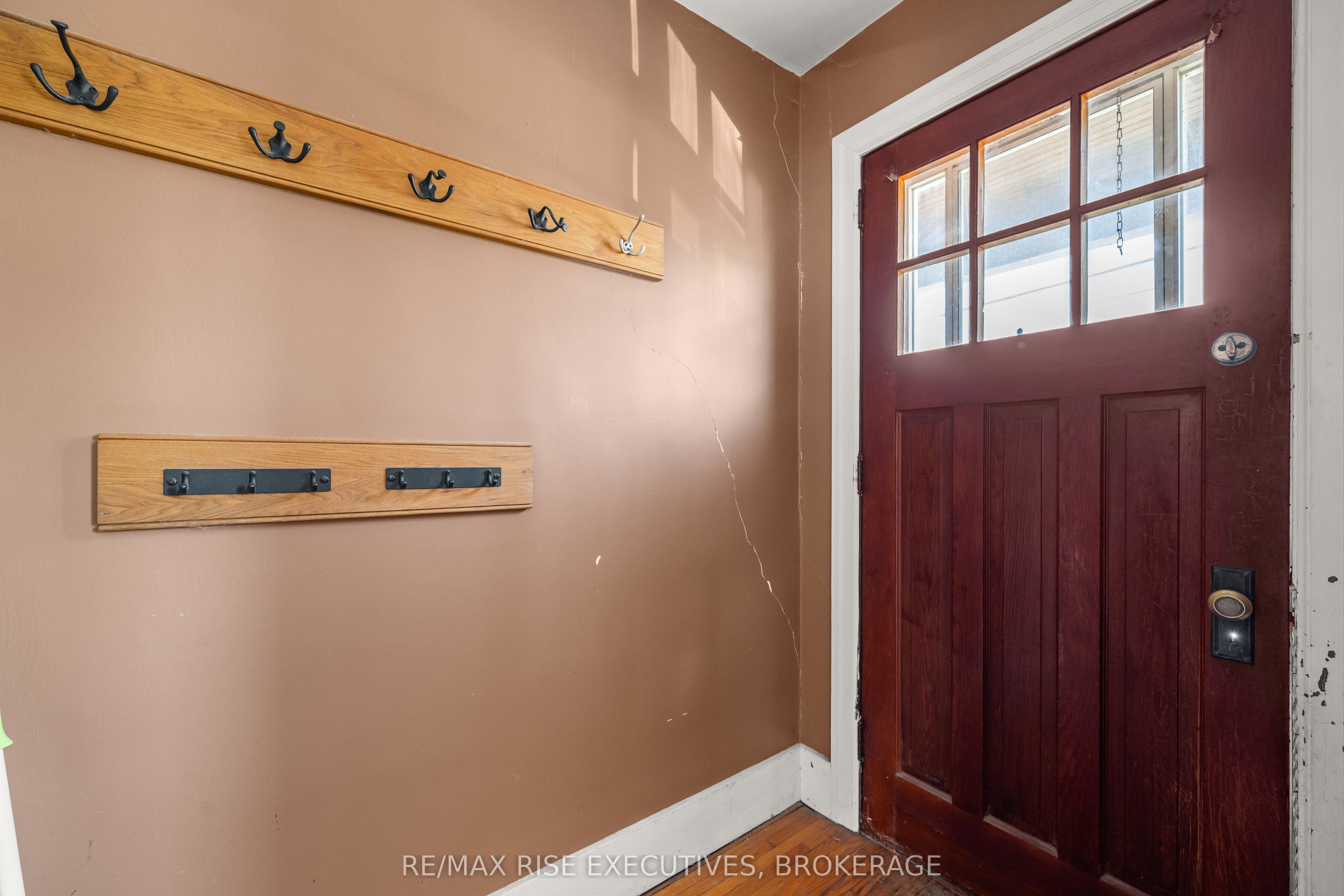 690 Johnson Street Property Photo 8