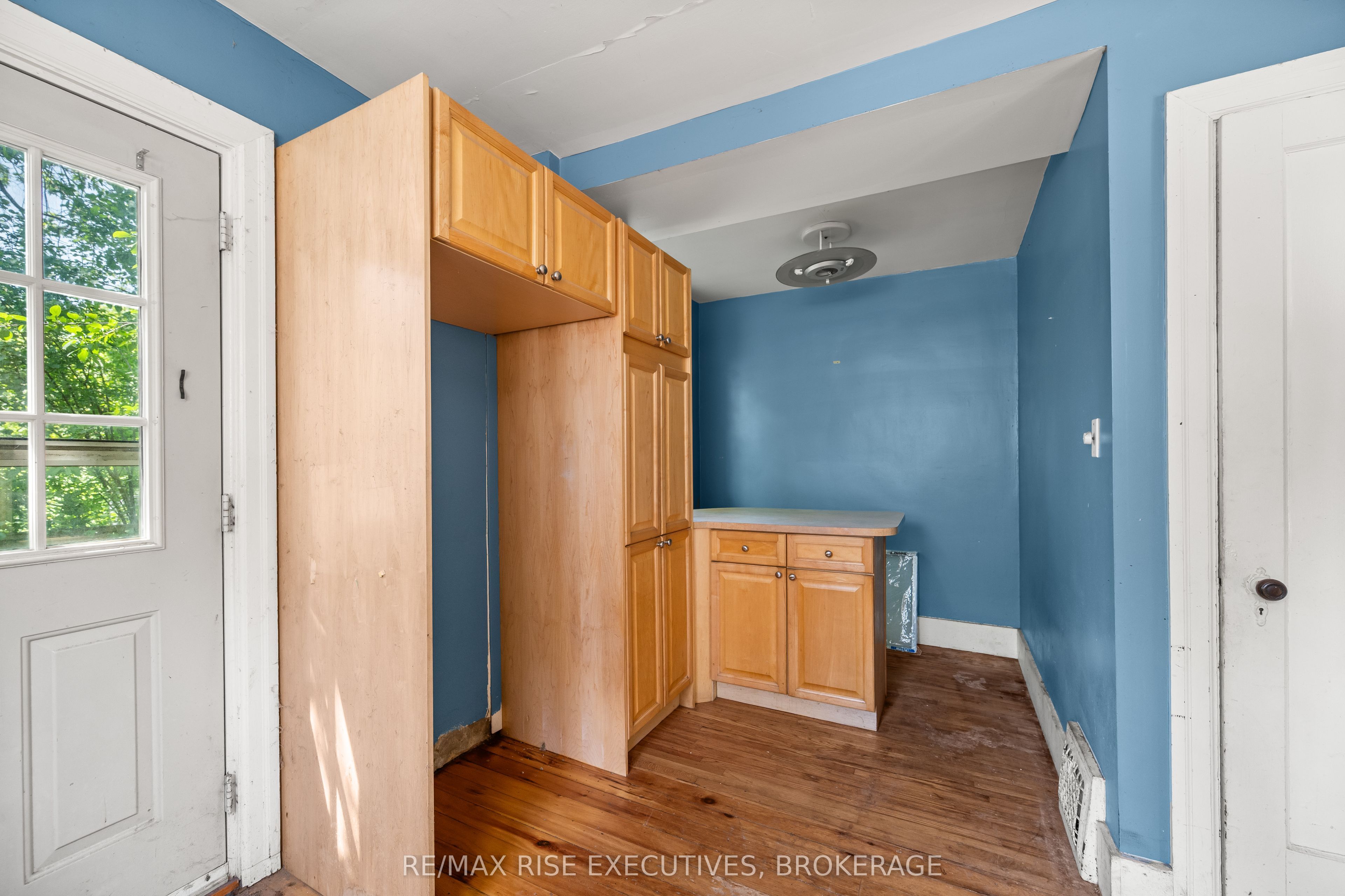 690 Johnson Street Property Photo 15
