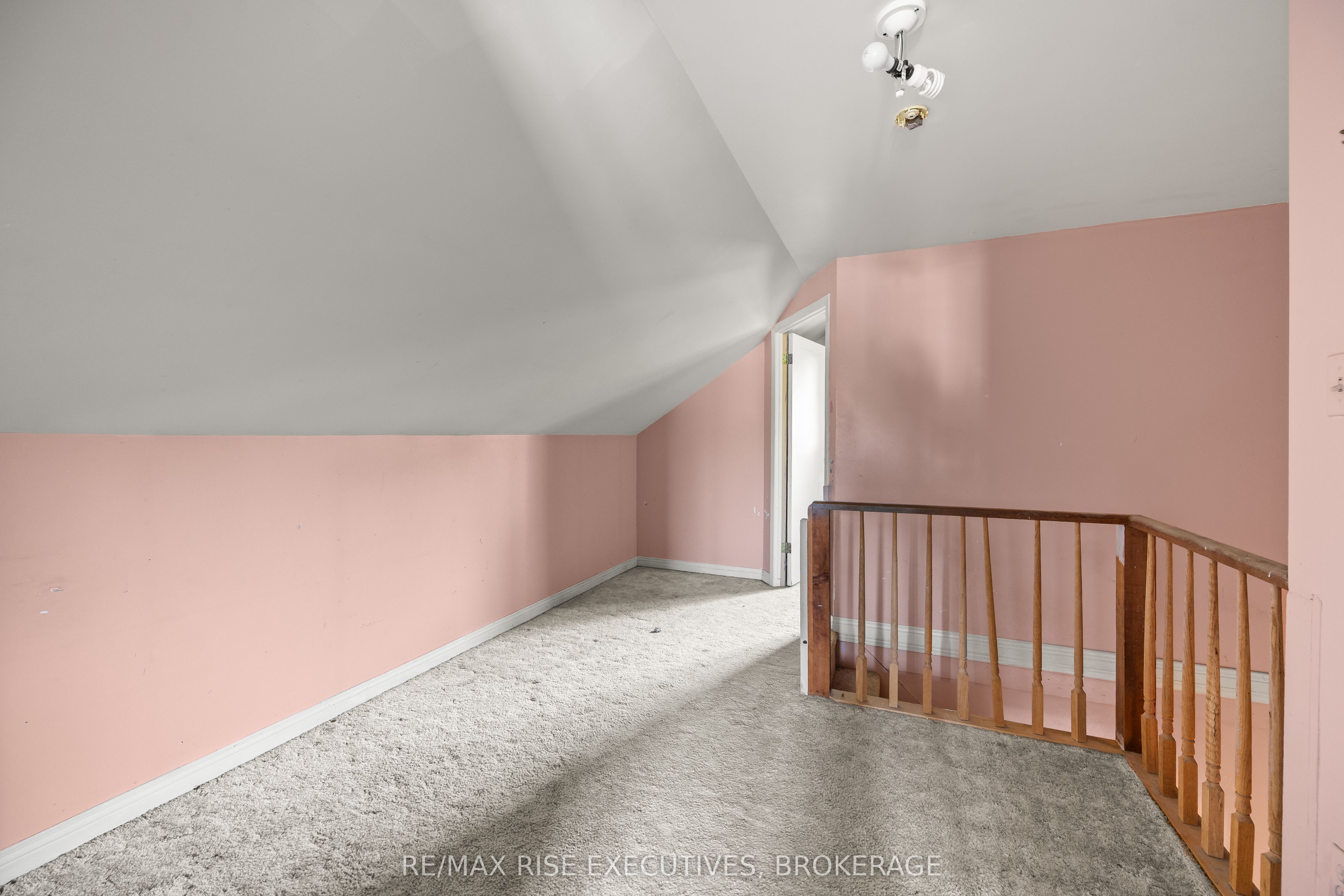 690 Johnson Street Property Photo 23