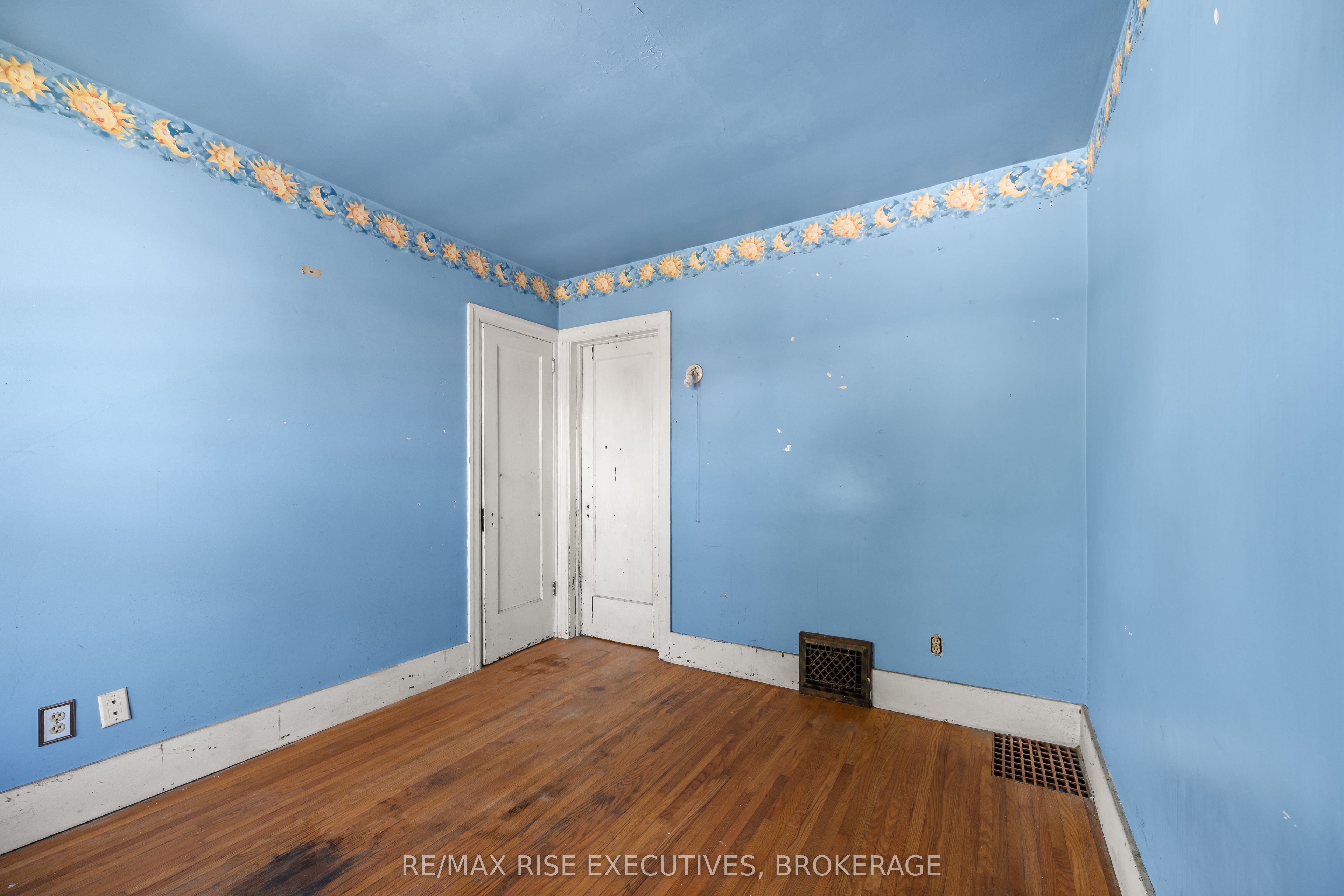 690 Johnson Street Property Photo 31