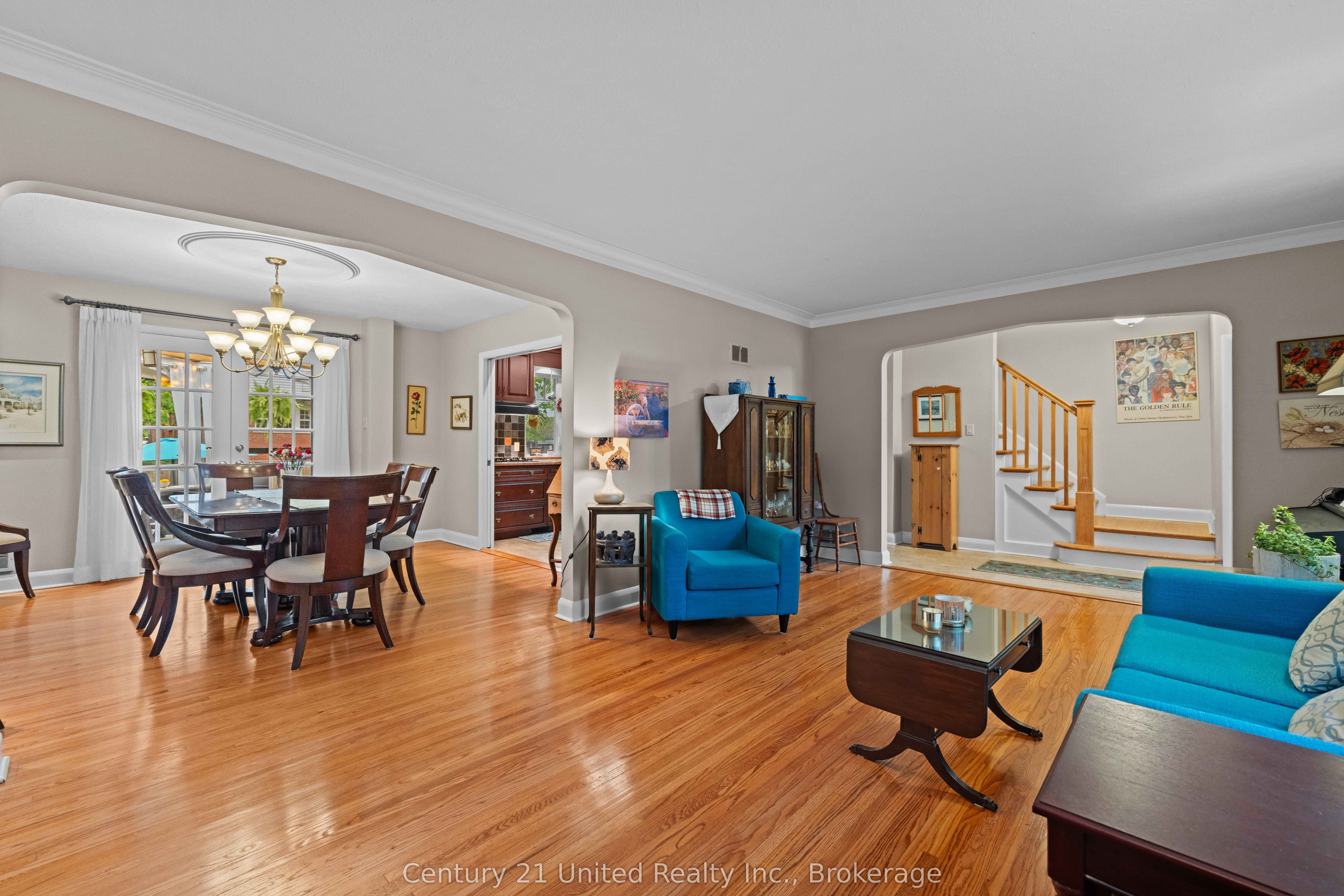 516 Hunter Street W Property Photo 6