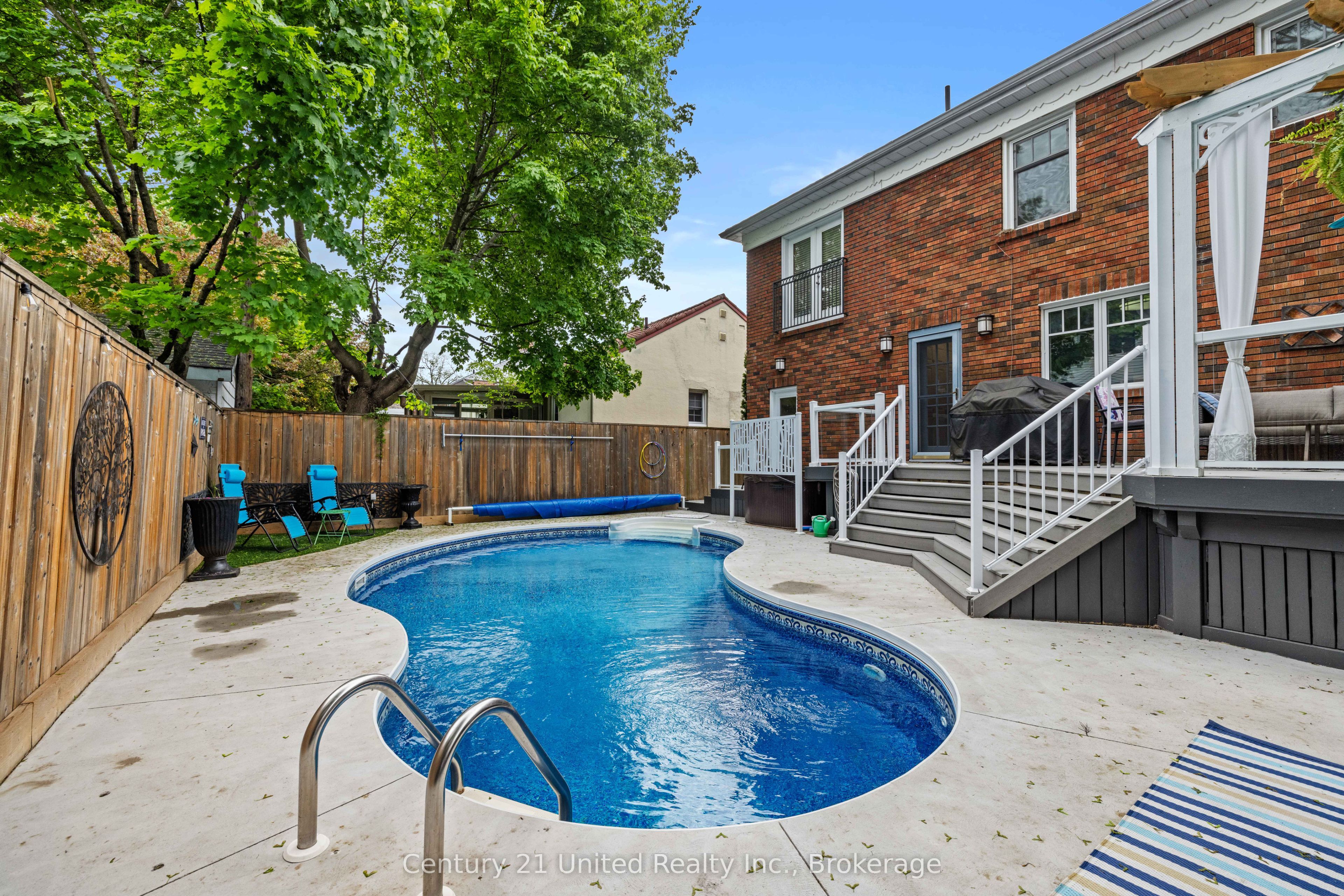 516 Hunter Street W Property Photo 33