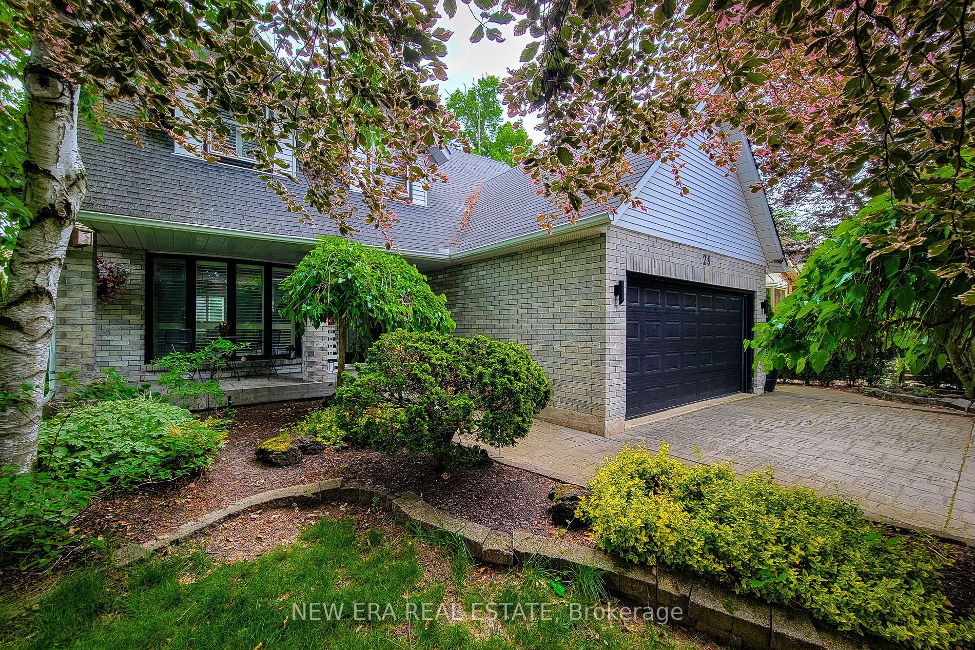 29 Woodside Square Property Photo 3