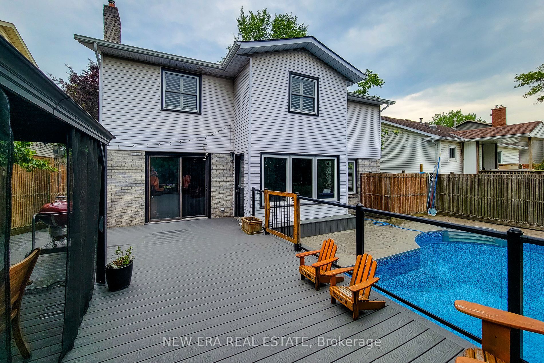 29 Woodside Square Property Photo 4