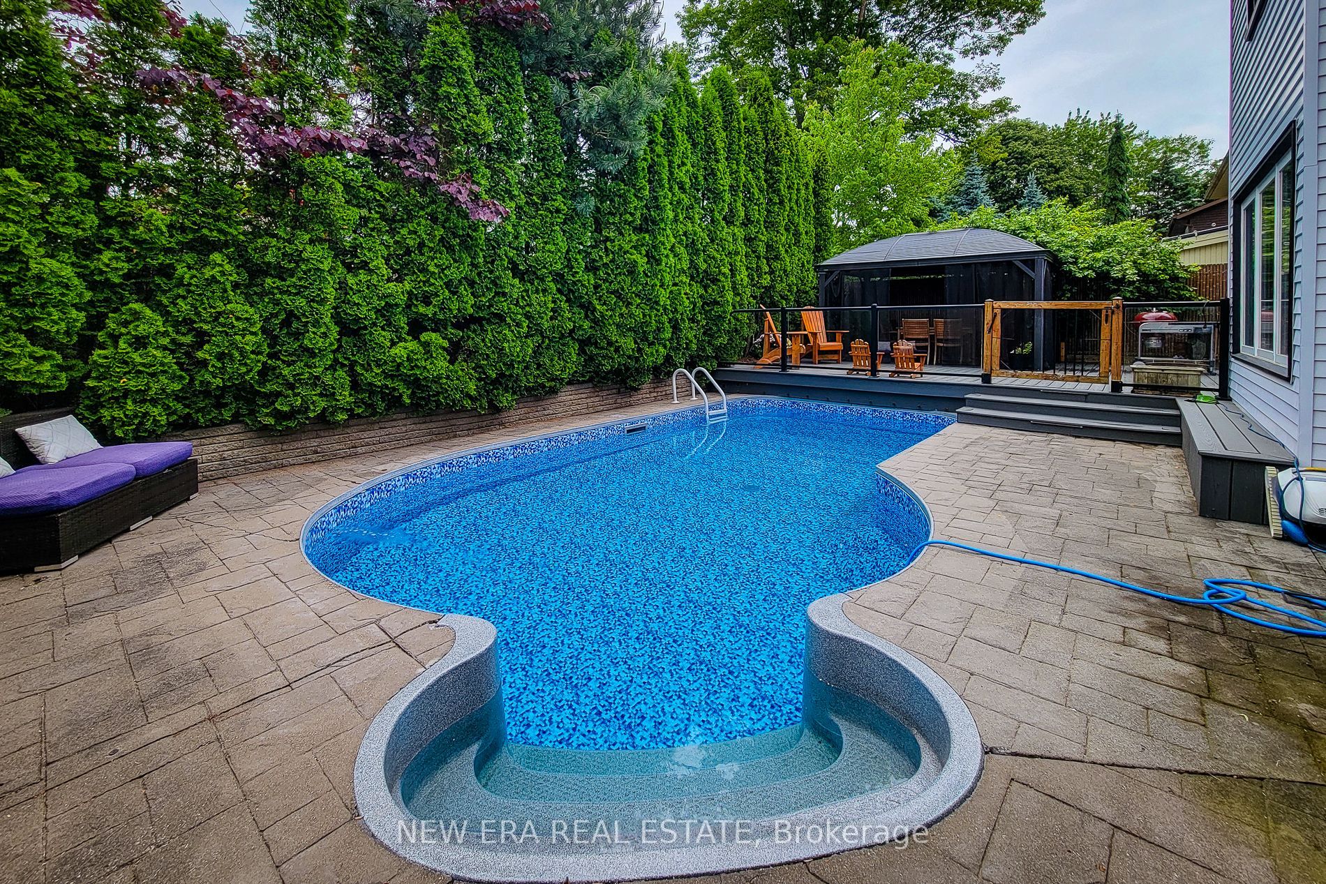 29 Woodside Square Property Photo 6