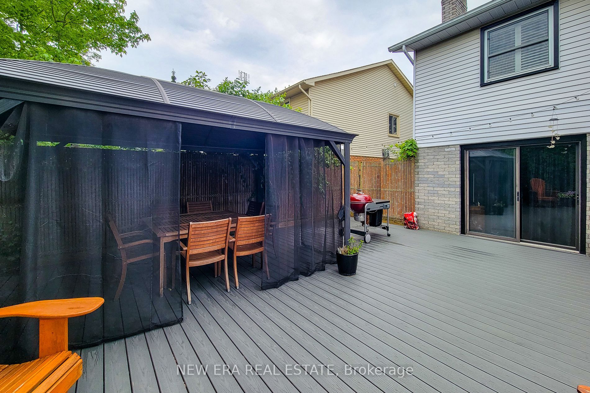 29 Woodside Square Property Photo 10