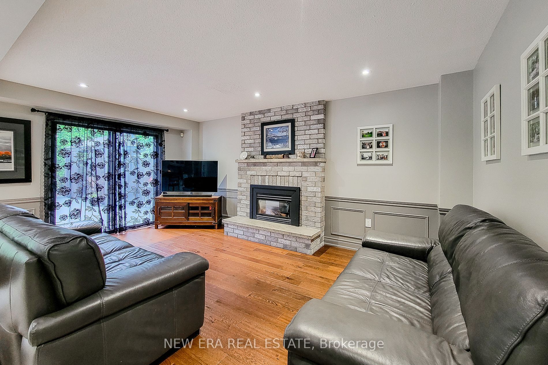 29 Woodside Square Property Photo 13