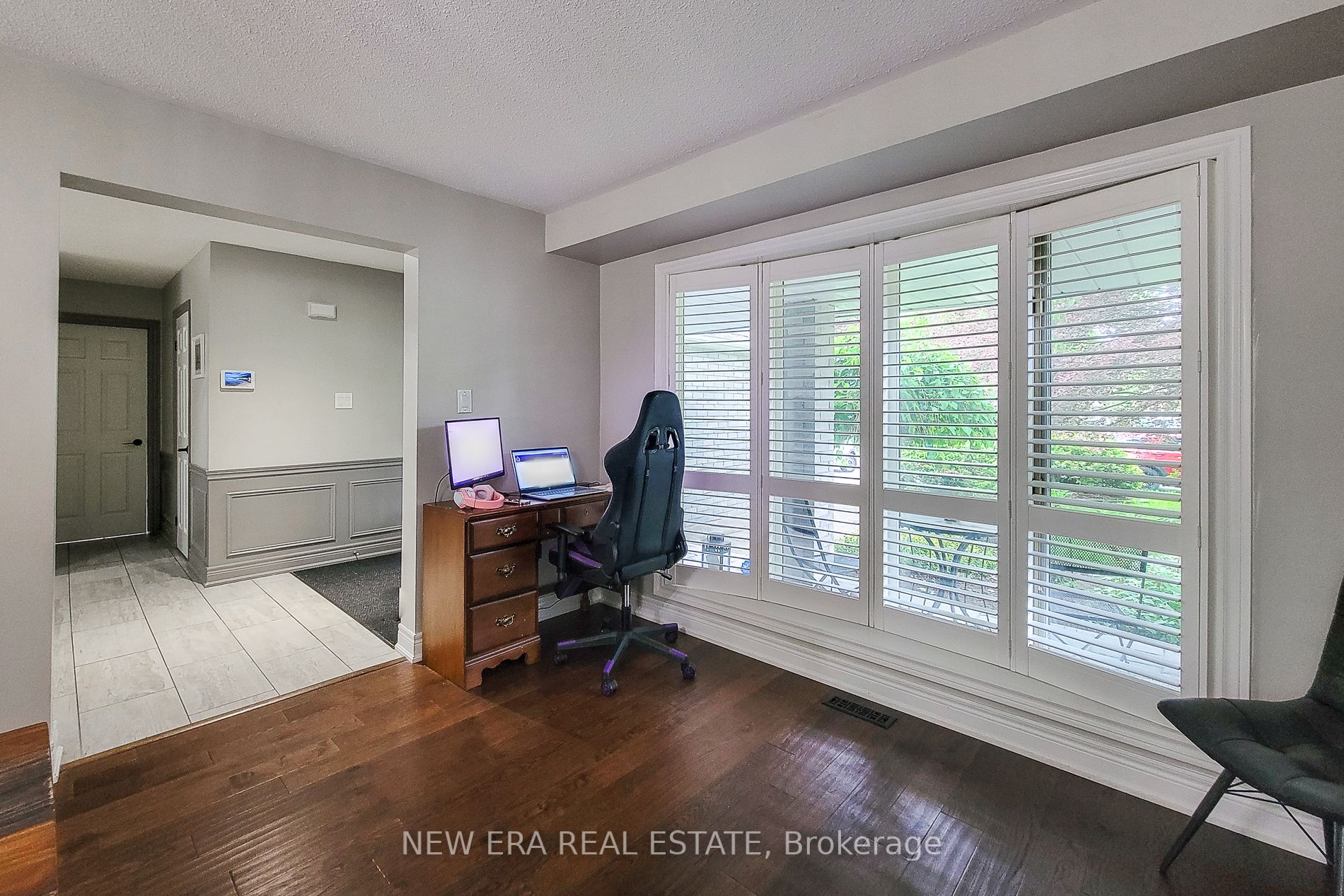 29 Woodside Square Property Photo 28