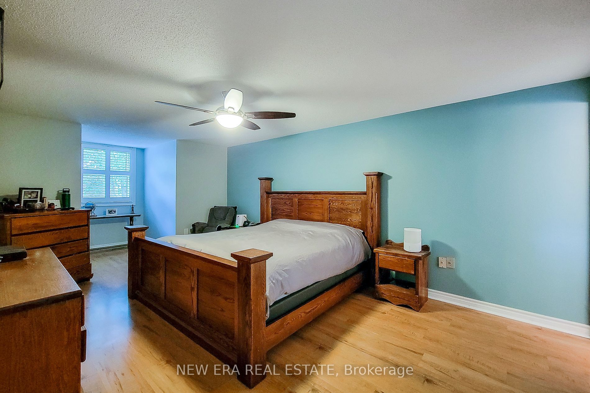 29 Woodside Square Property Photo 32
