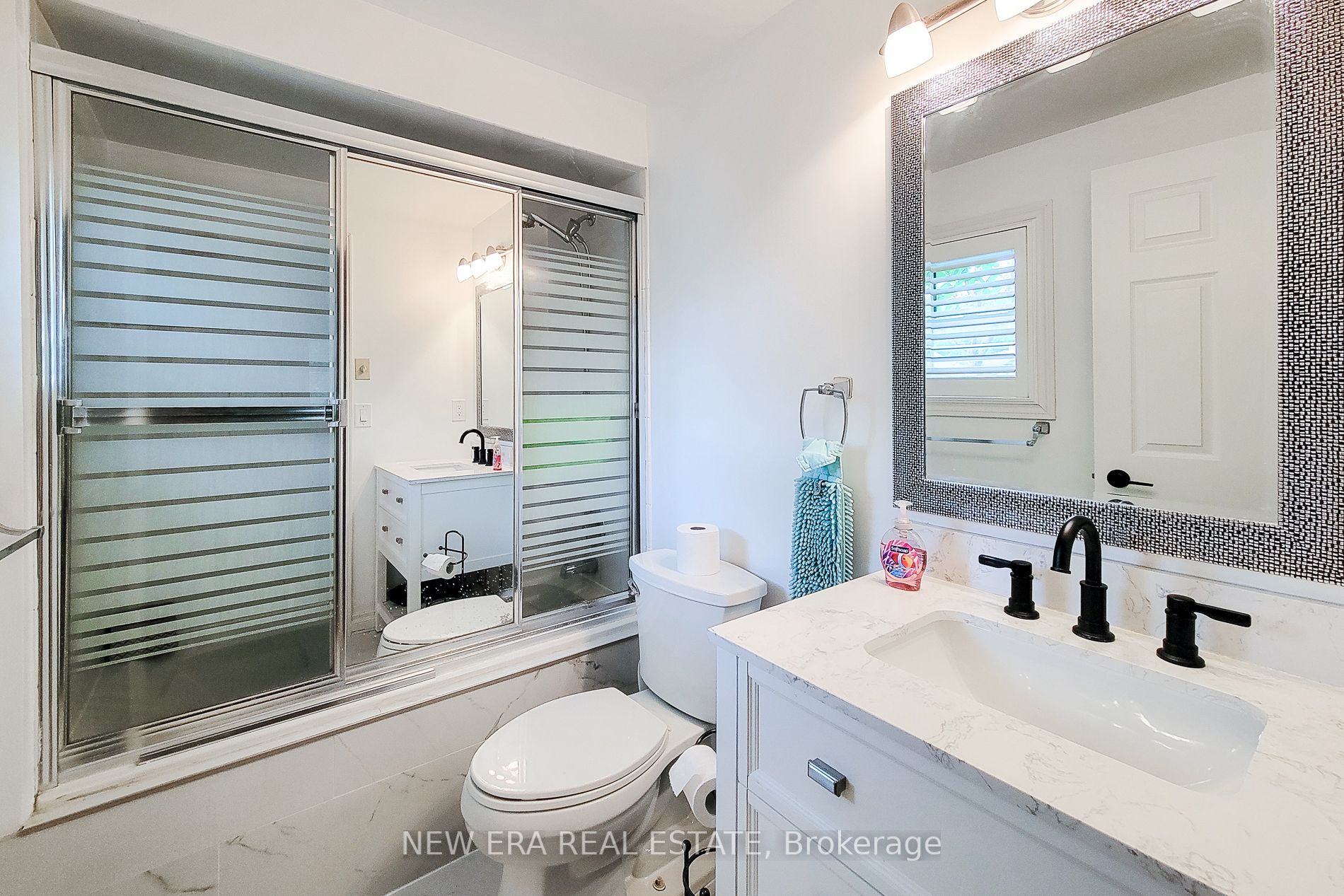 29 Woodside Square Property Photo 33