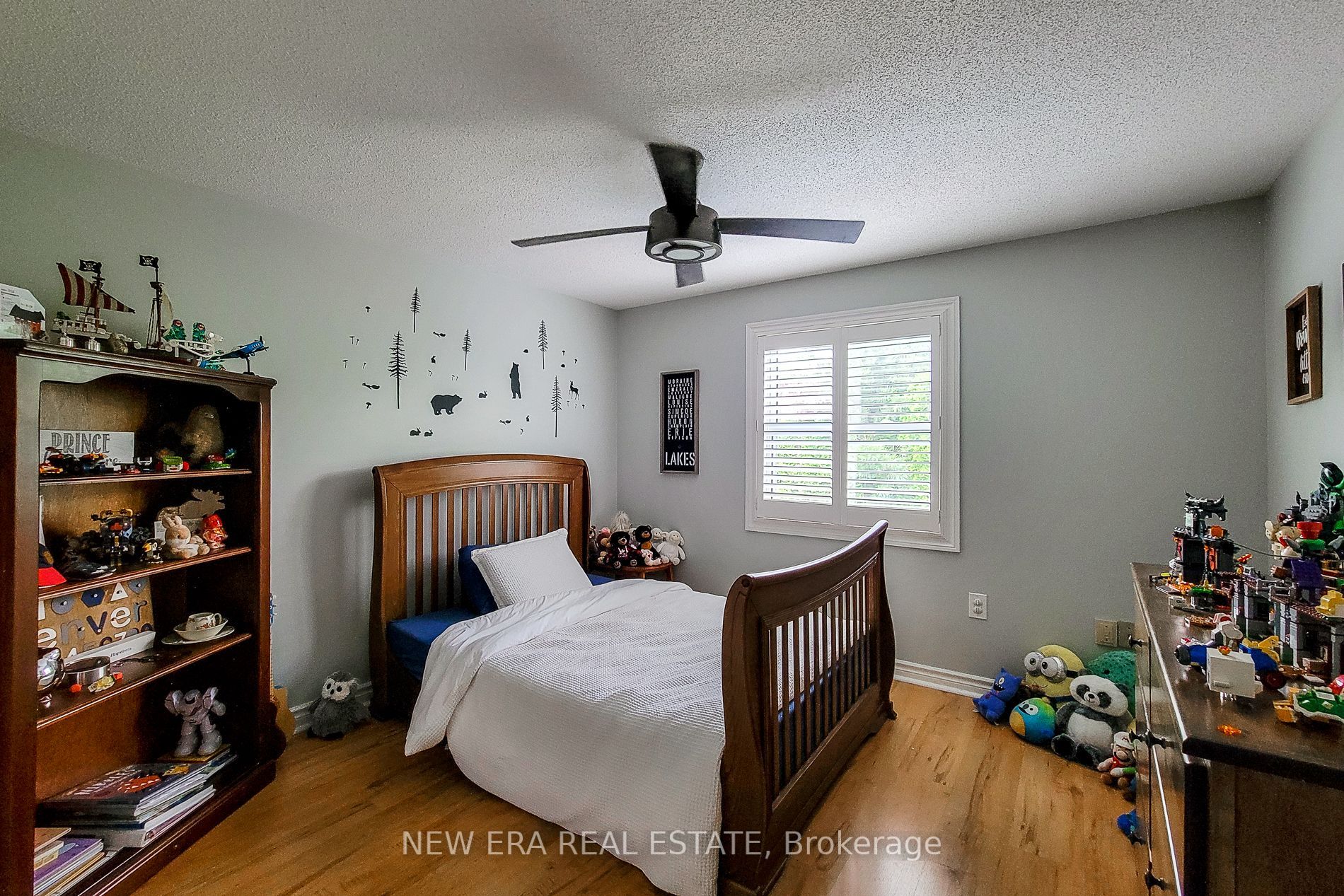 29 Woodside Square Property Photo 36