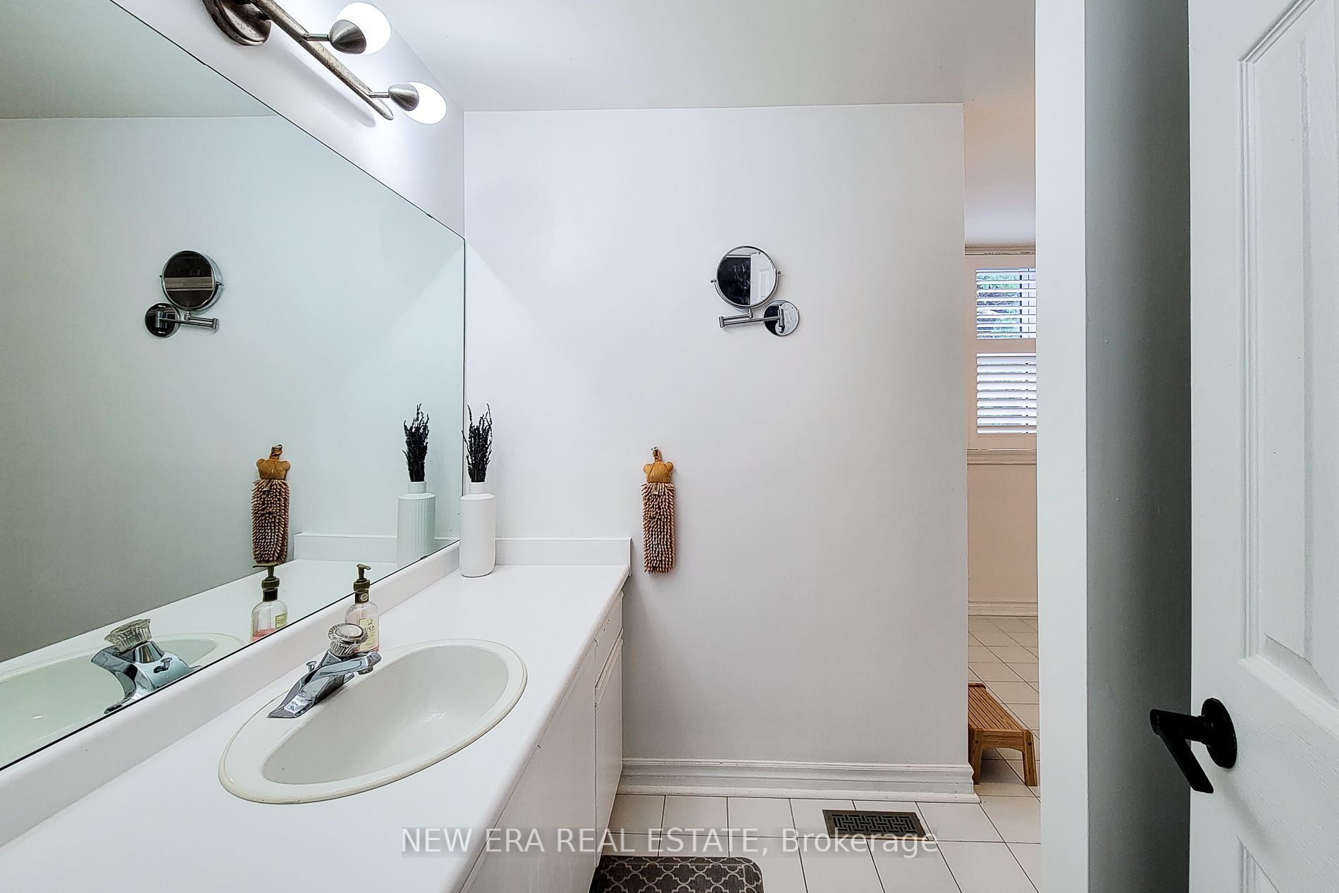 29 Woodside Square Property Photo 37