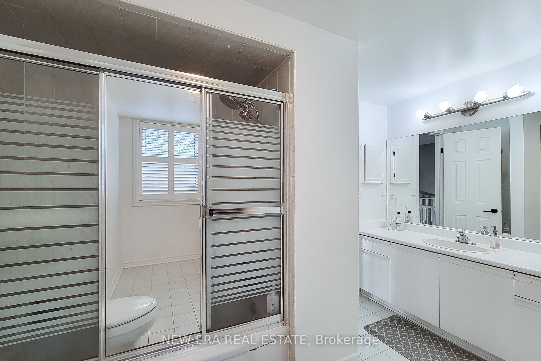 29 Woodside Square Property Photo 38