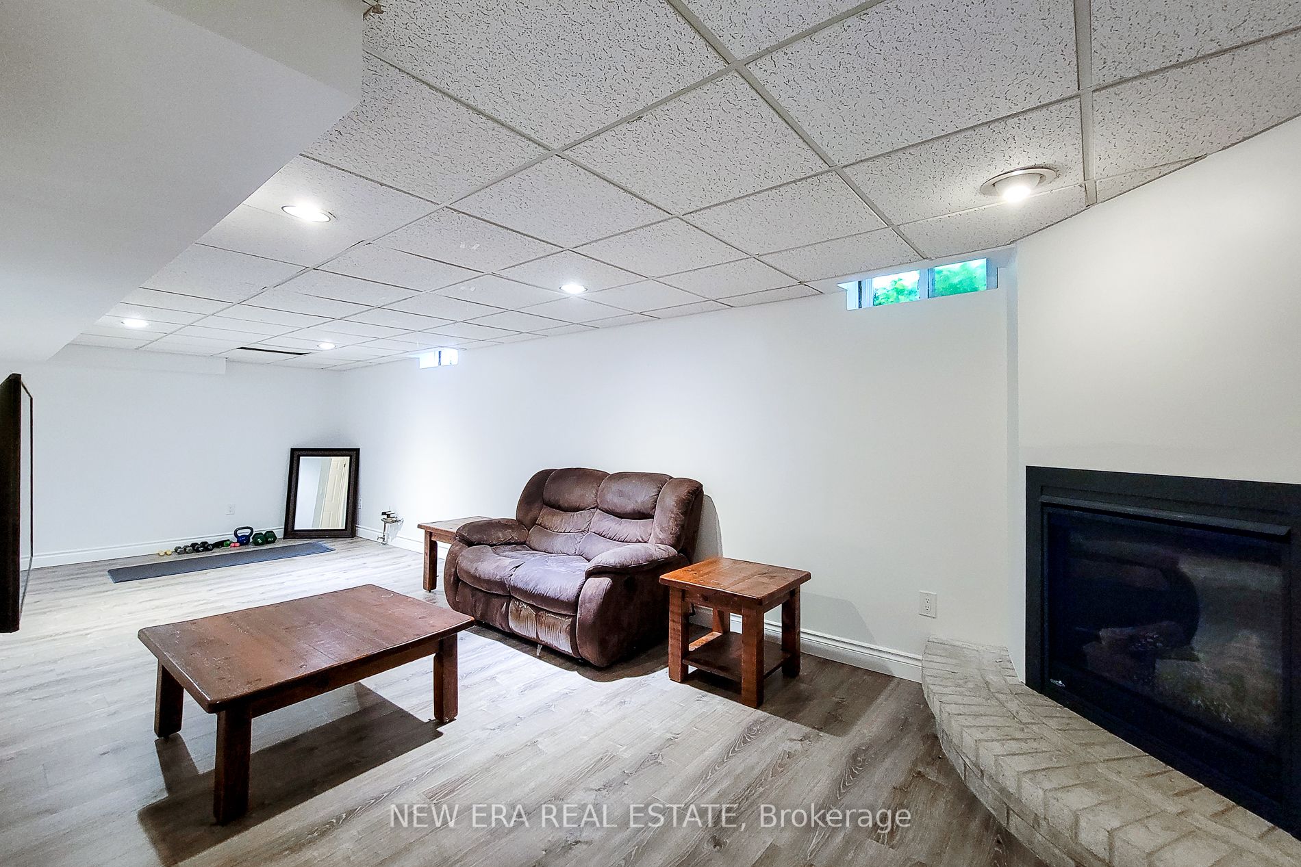 29 Woodside Square Property Photo 40