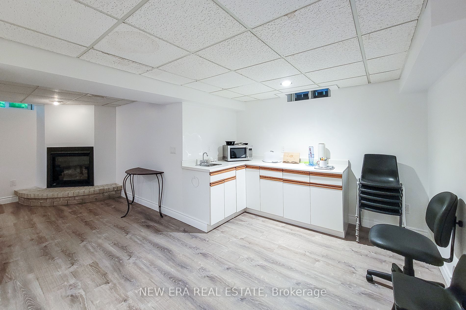 29 Woodside Square Property Photo 41