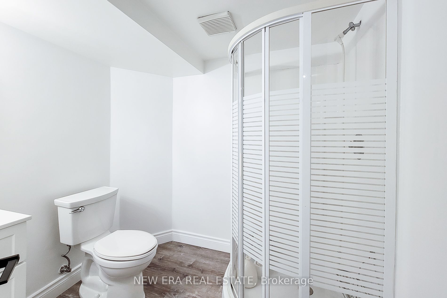 29 Woodside Square Property Photo 42