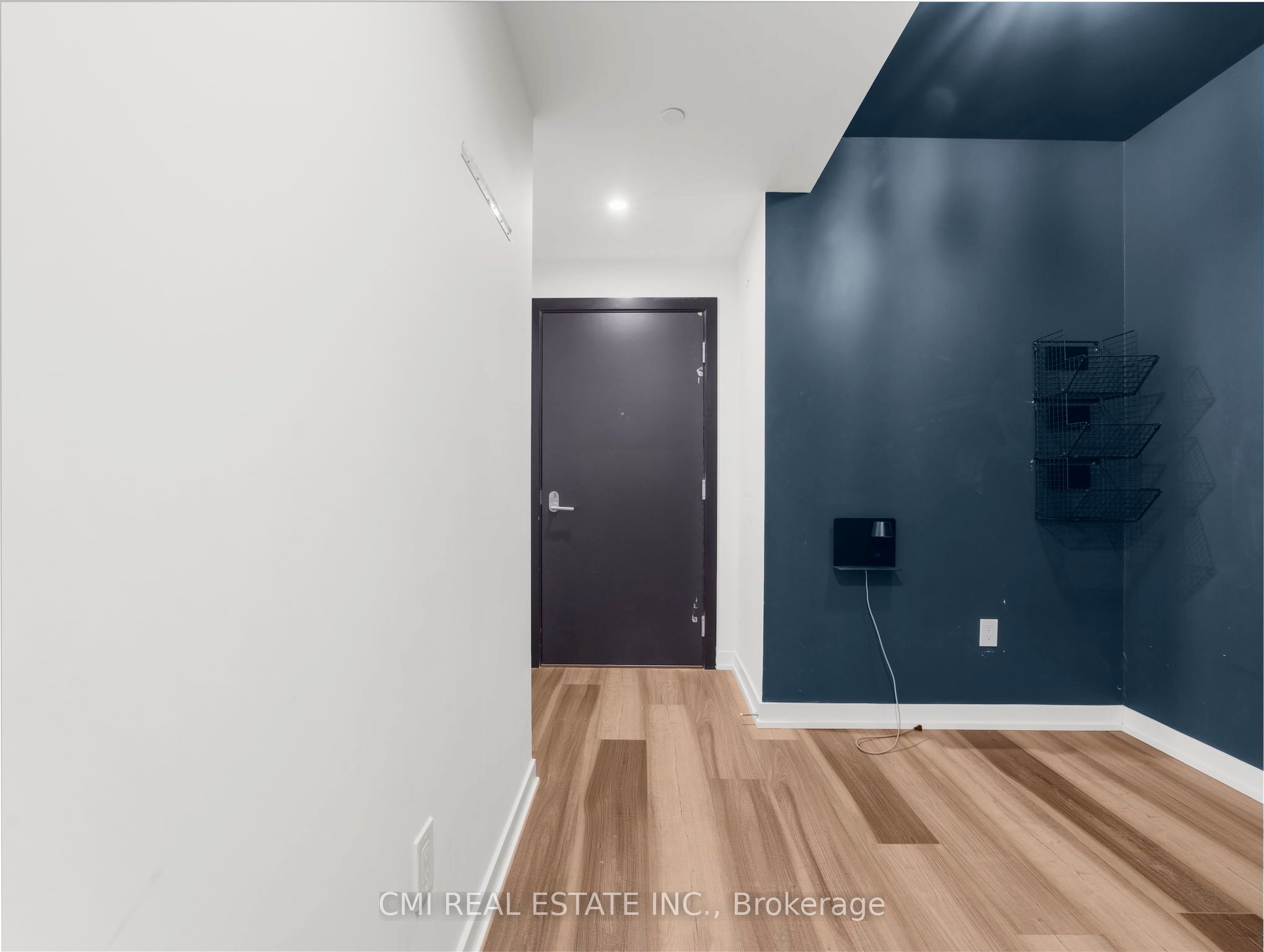 5 Wellington Street S 411 Property Photo 4