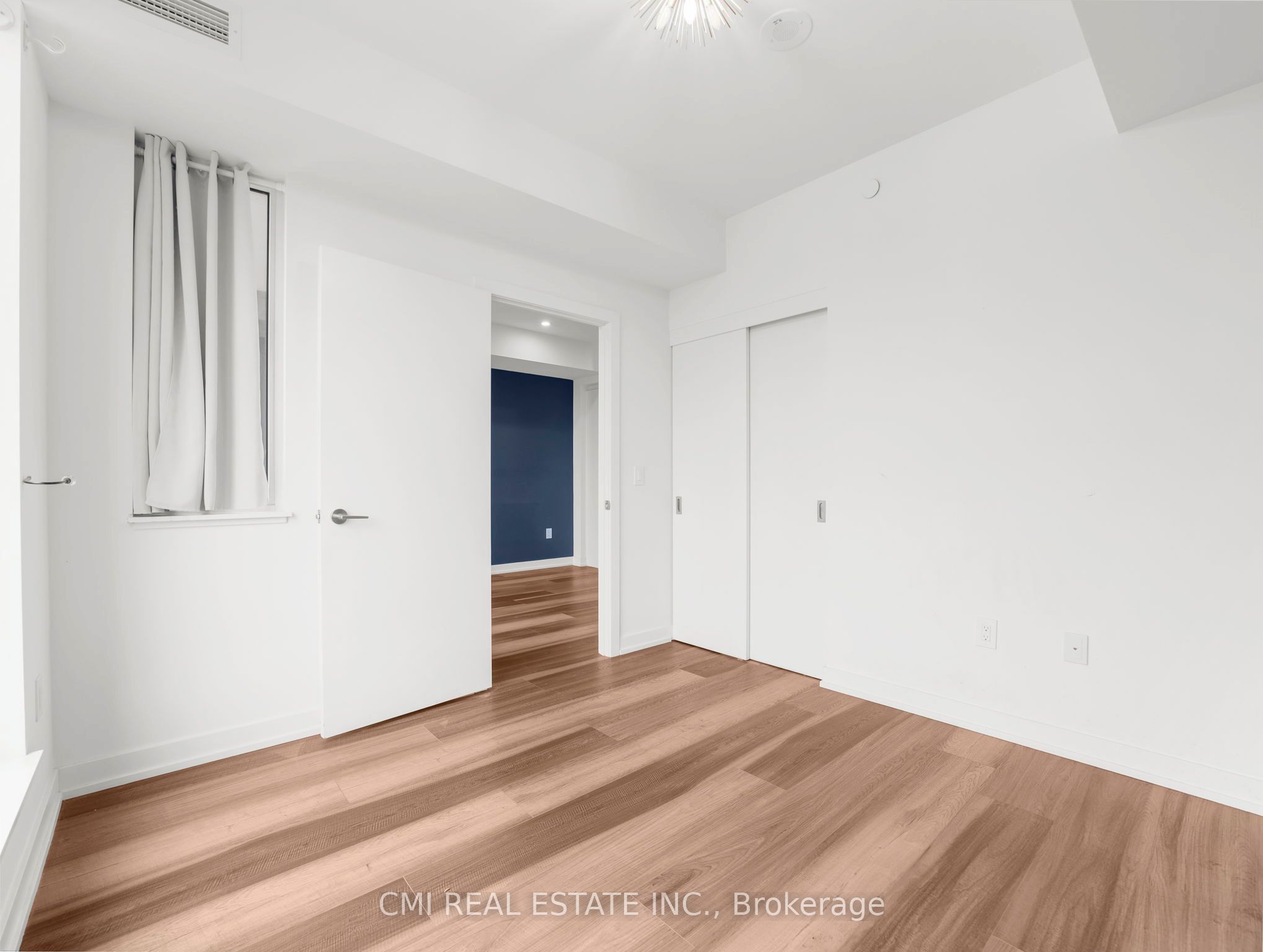 5 Wellington Street S 411 Property Photo 6