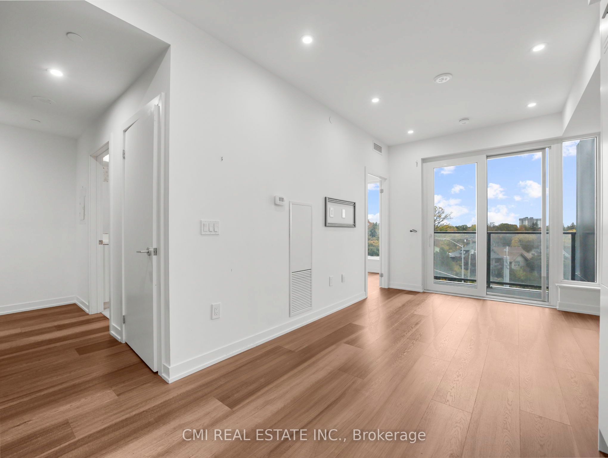 5 Wellington Street S 411 Property Photo 7
