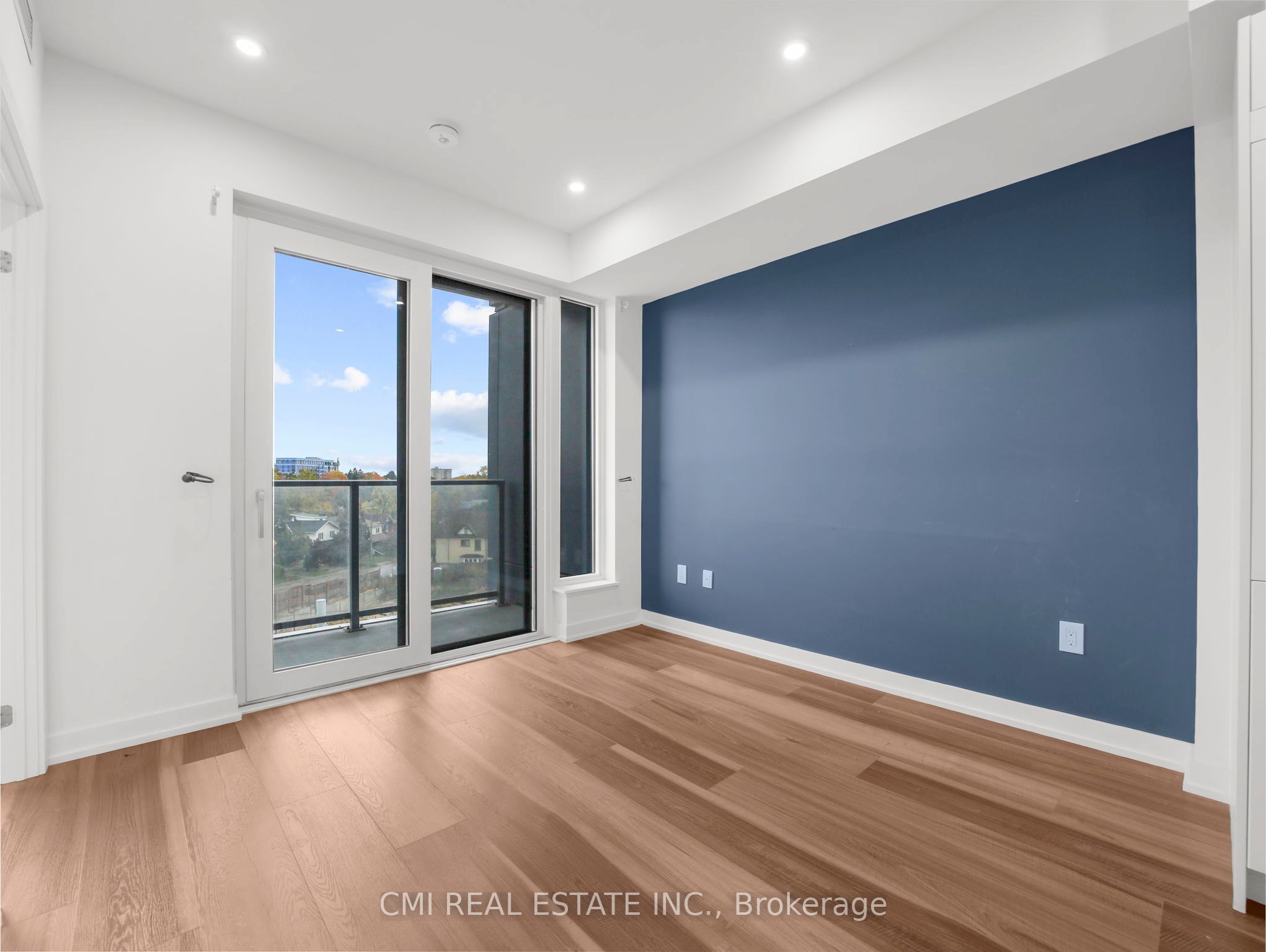 5 Wellington Street S 411 Property Photo 8