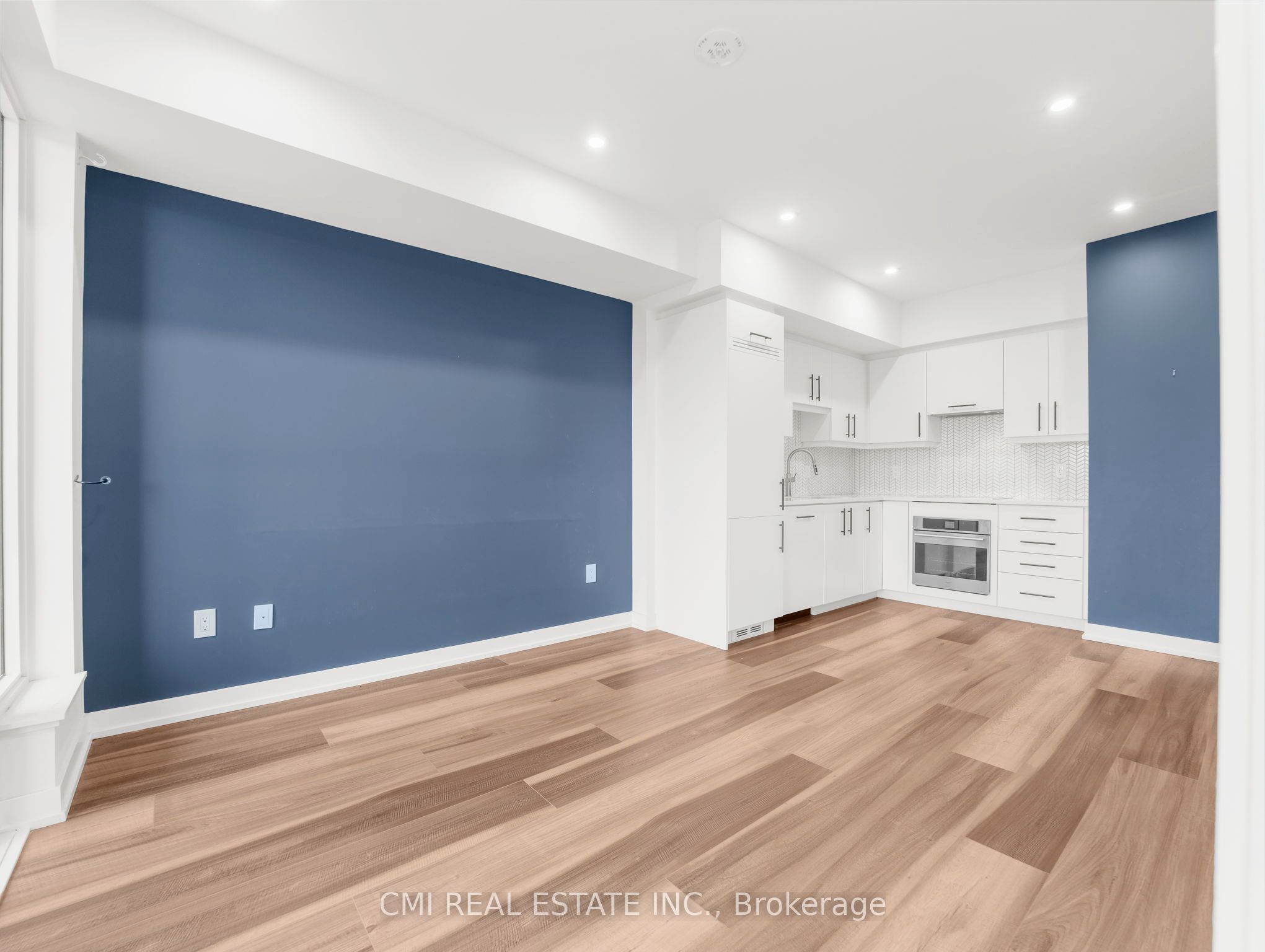 5 Wellington Street S 411 Property Photo 9