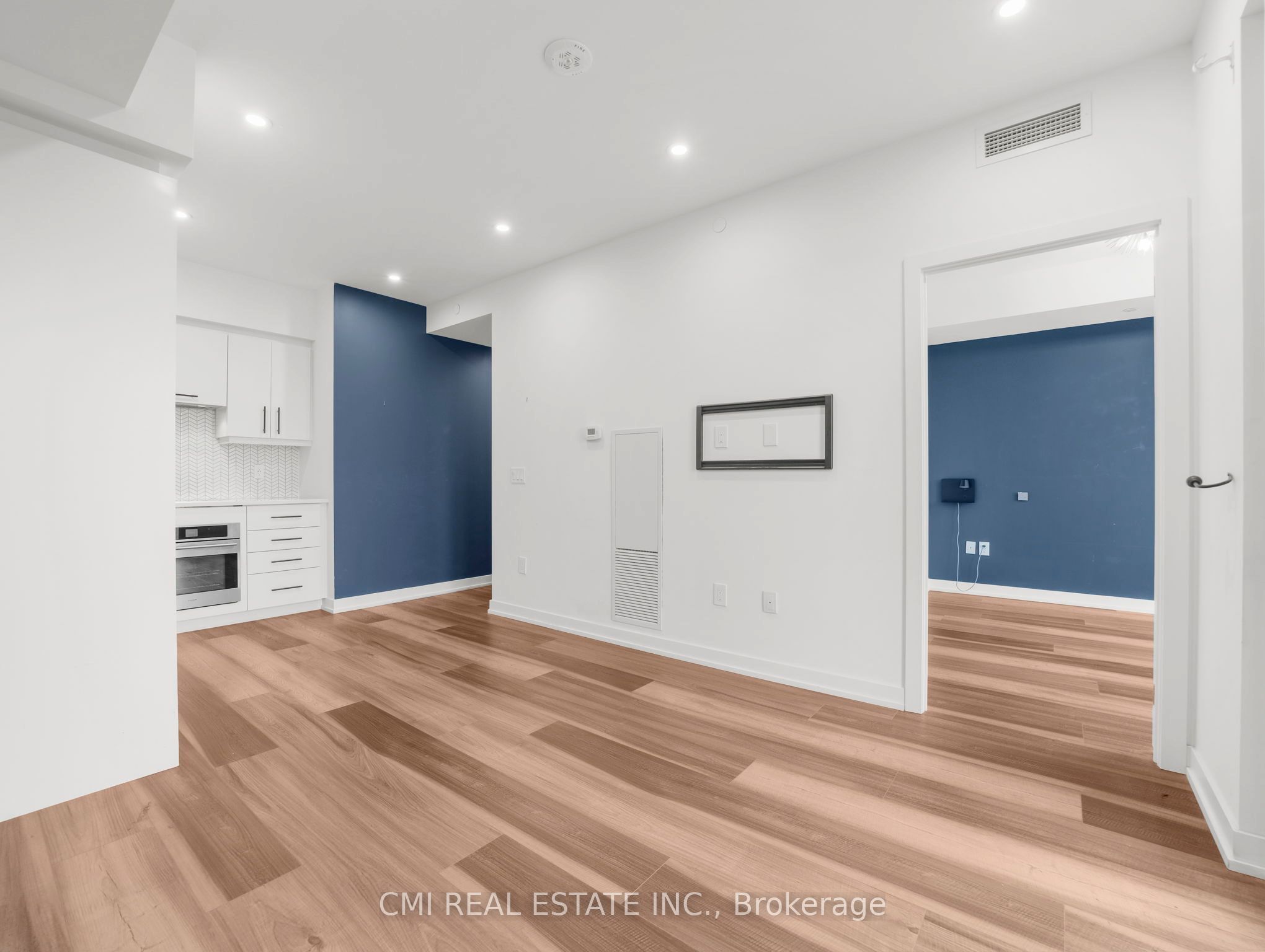 5 Wellington Street S 411 Property Photo 10