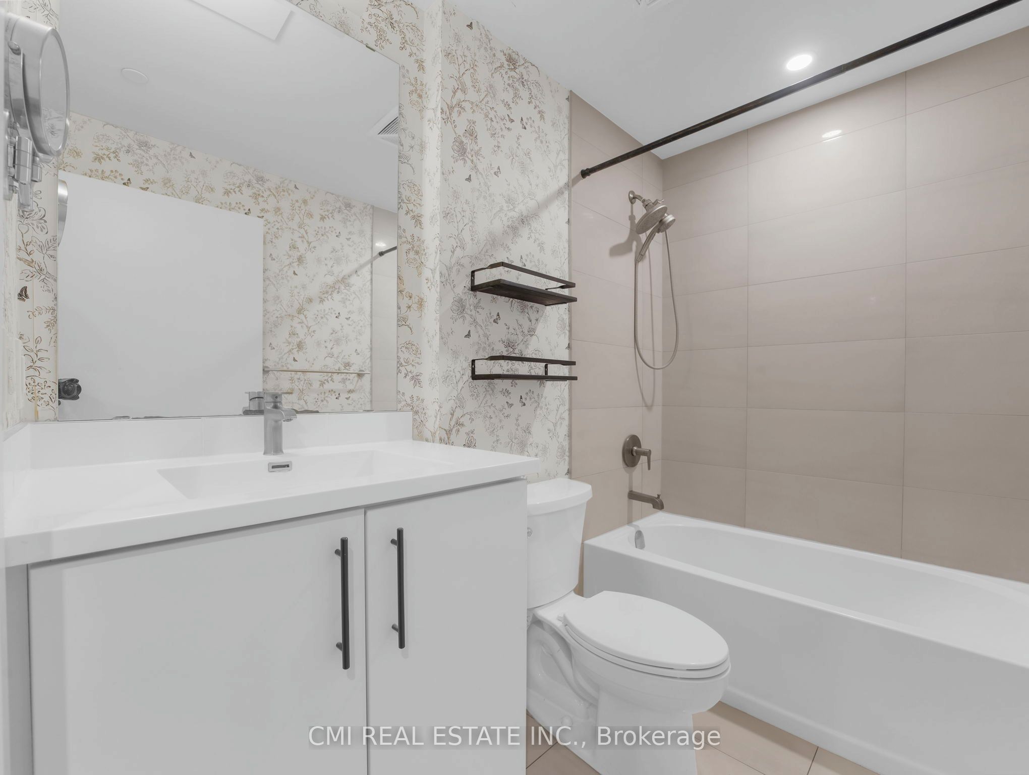 5 Wellington Street S 411 Property Photo 16