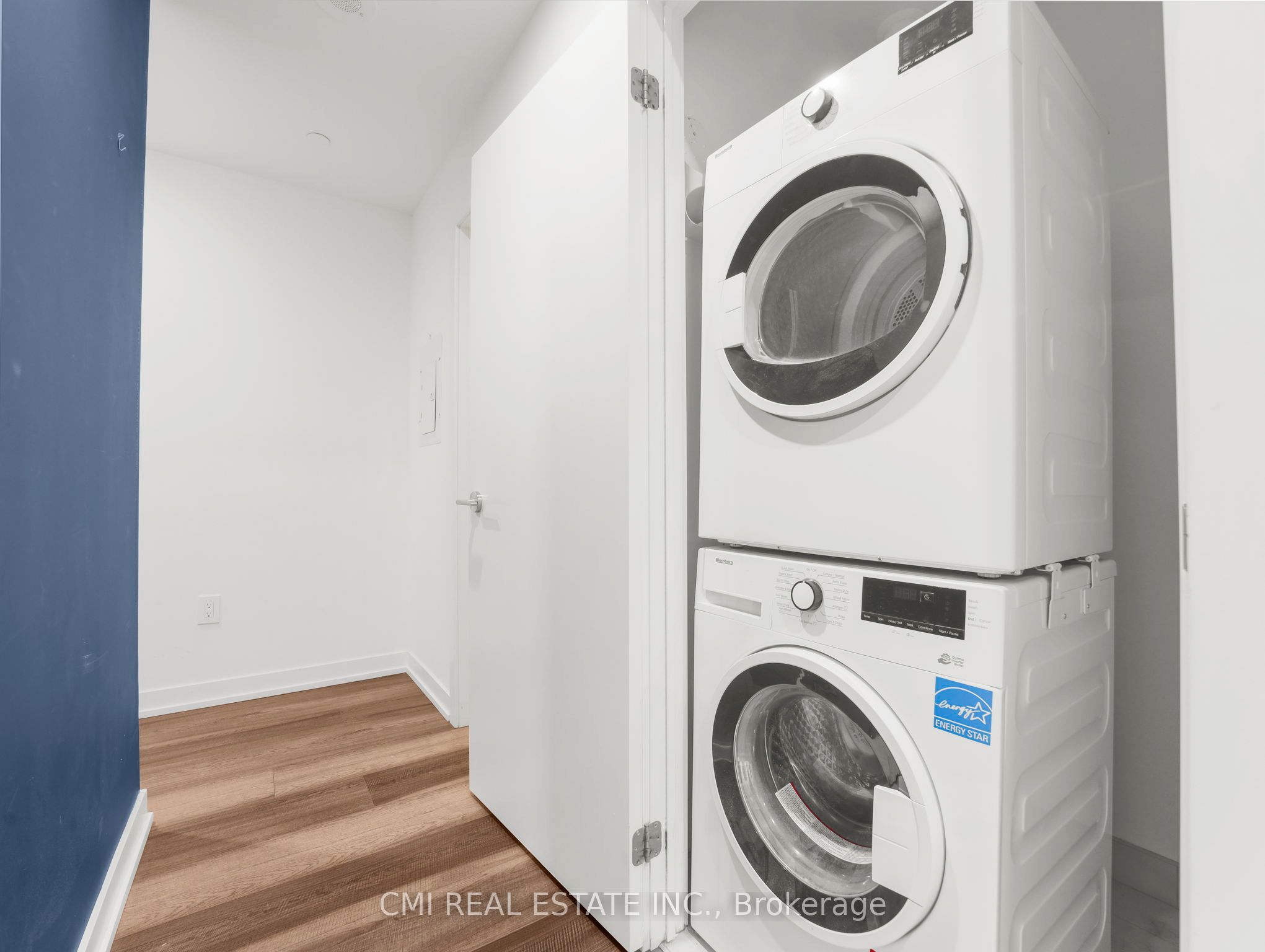5 Wellington Street S 411 Property Photo 17