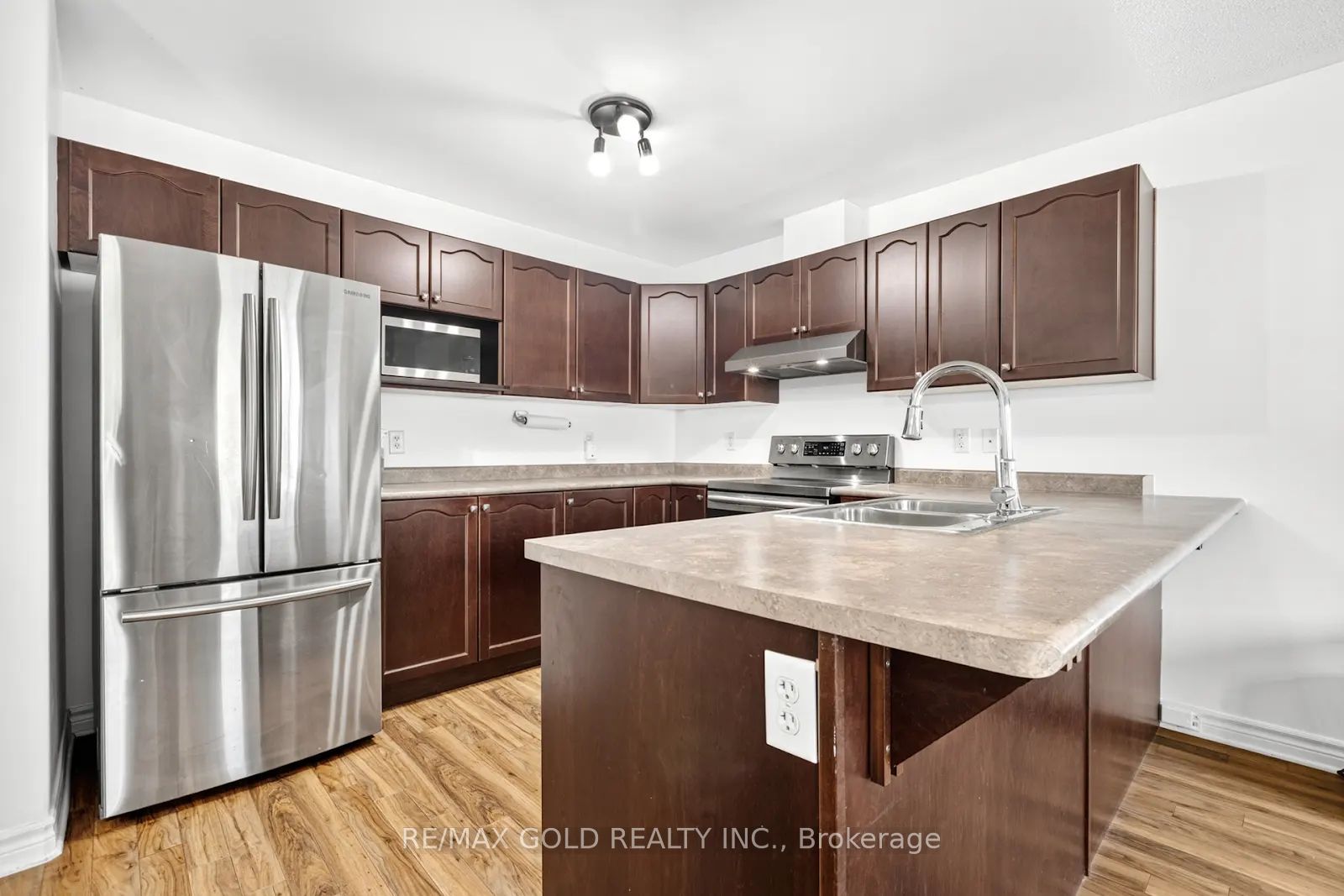 106 Thomas Street S Property Photo 16