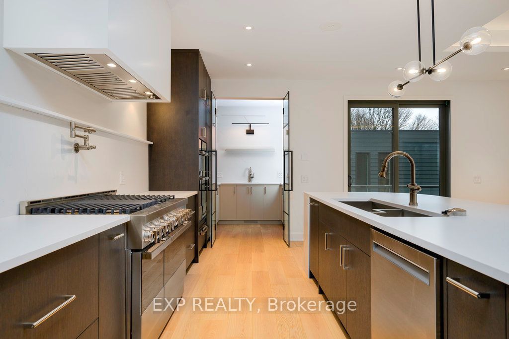 26 Clovelly Road W Property Photo 6