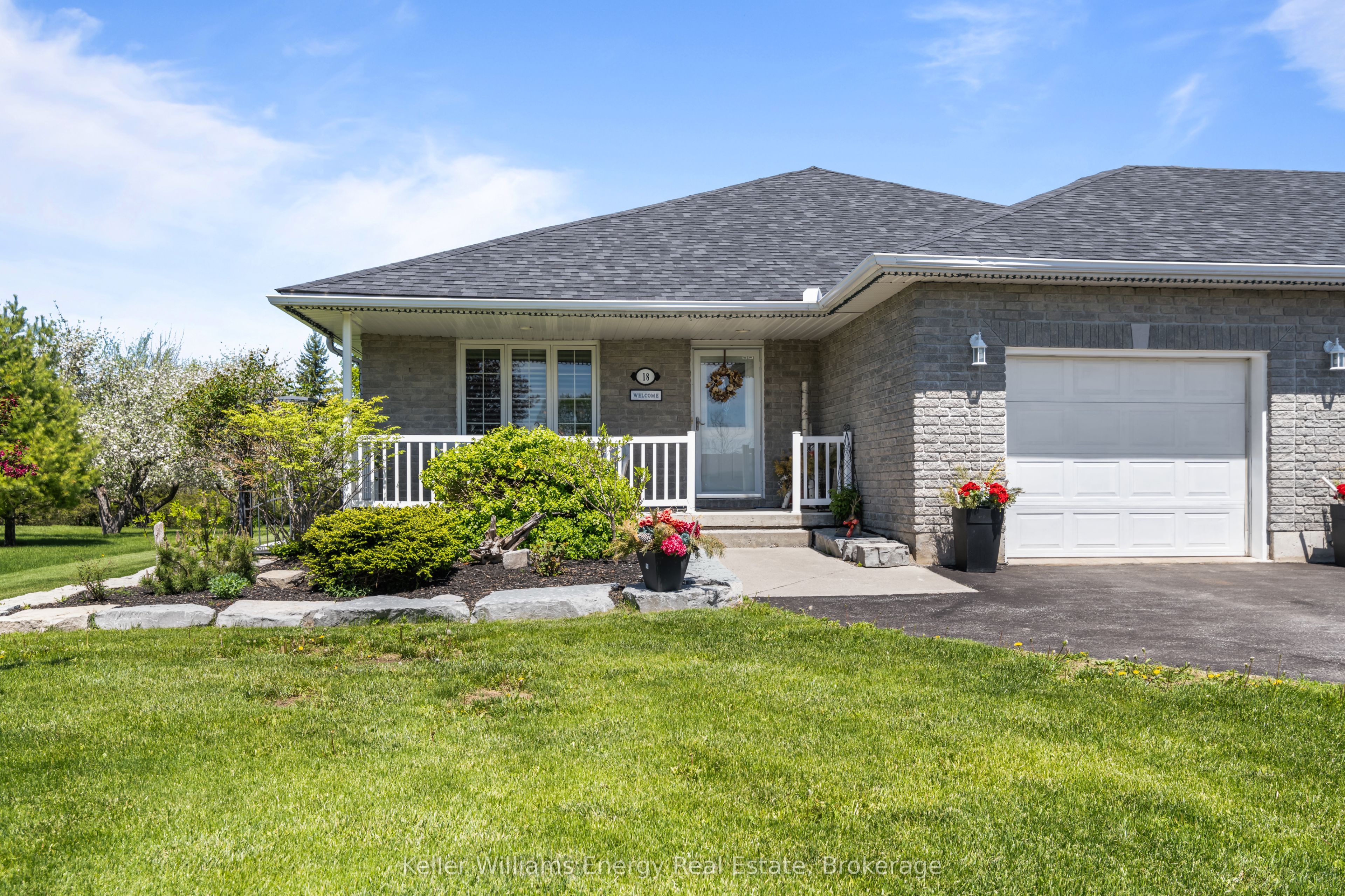 18 Applewood Drive Property Photo 1