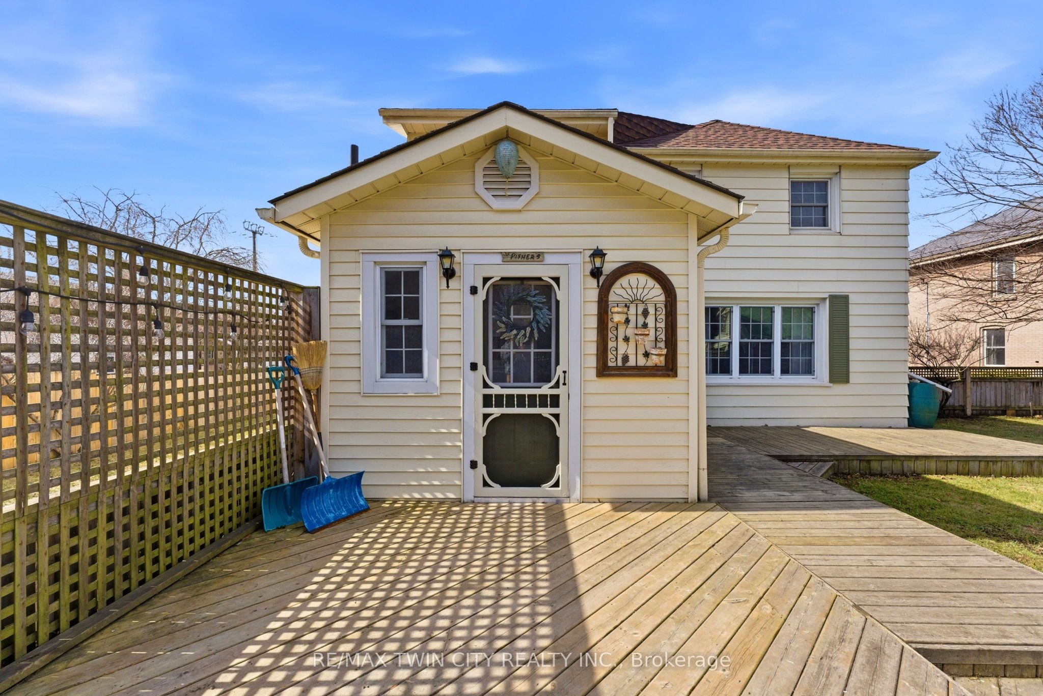 9 Willow Street Property Photo 4