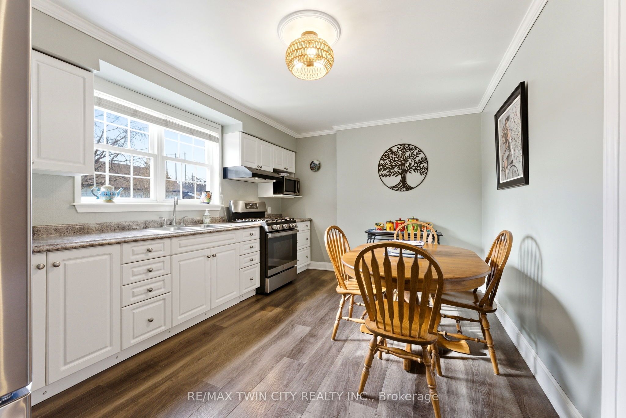 9 Willow Street Property Photo 8