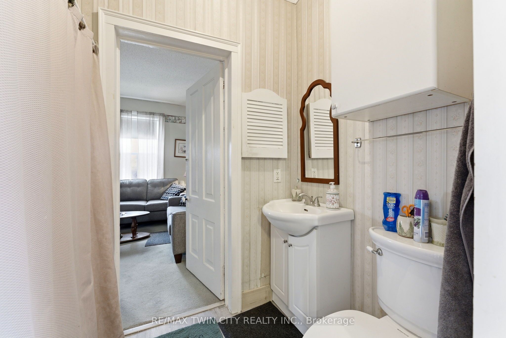 9 Willow Street Property Photo 33