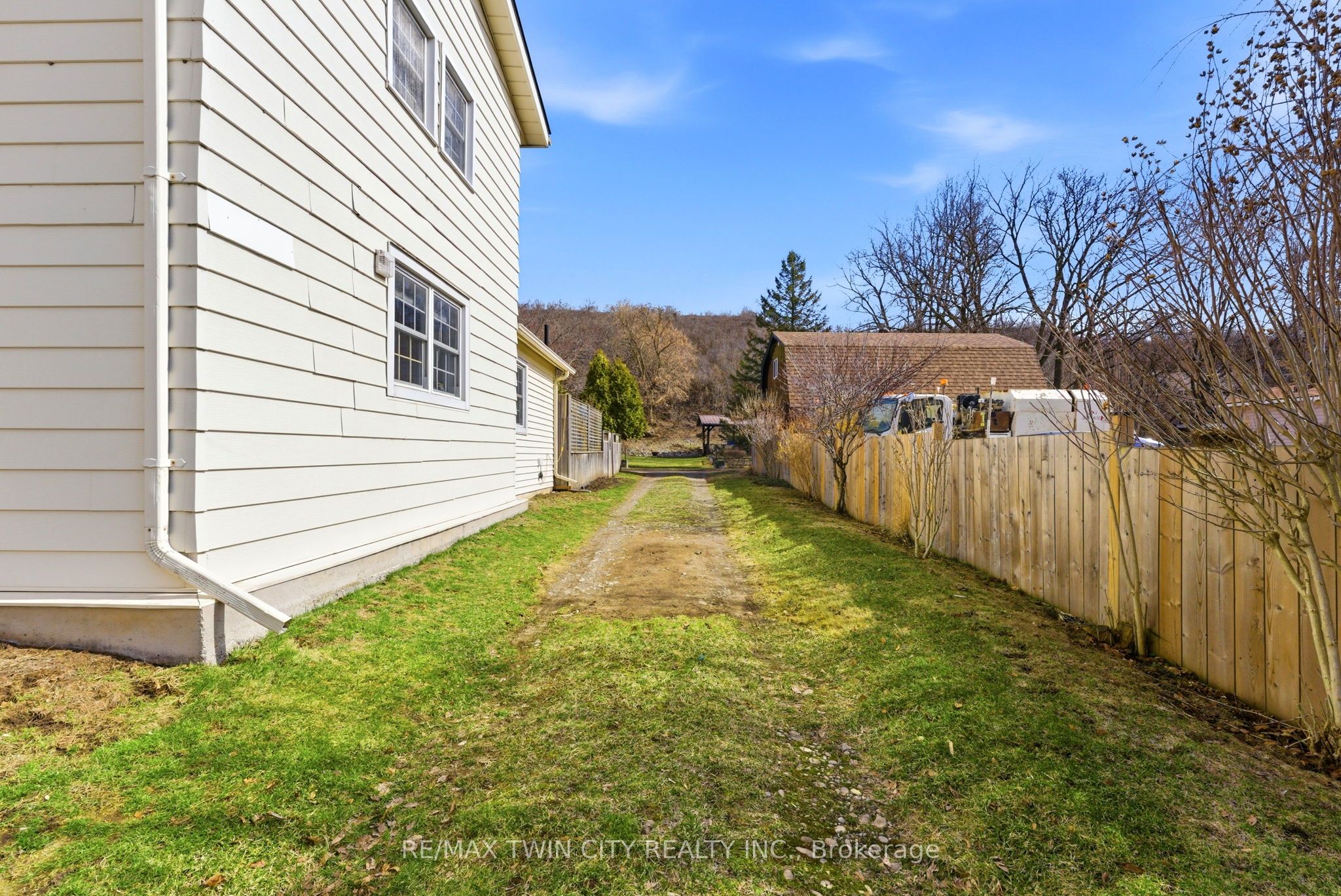 9 Willow Street Property Photo 37