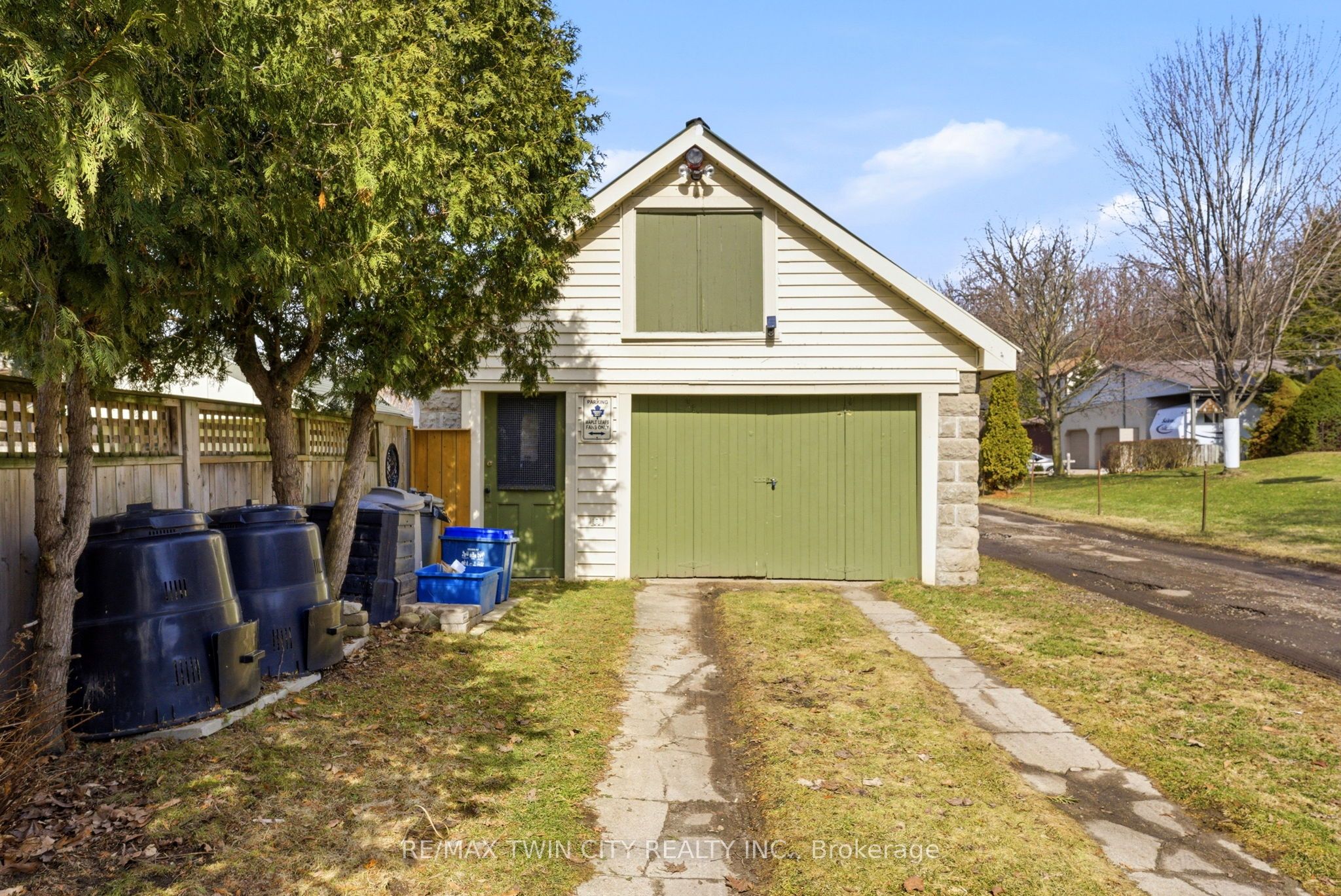 9 Willow Street Property Photo 39