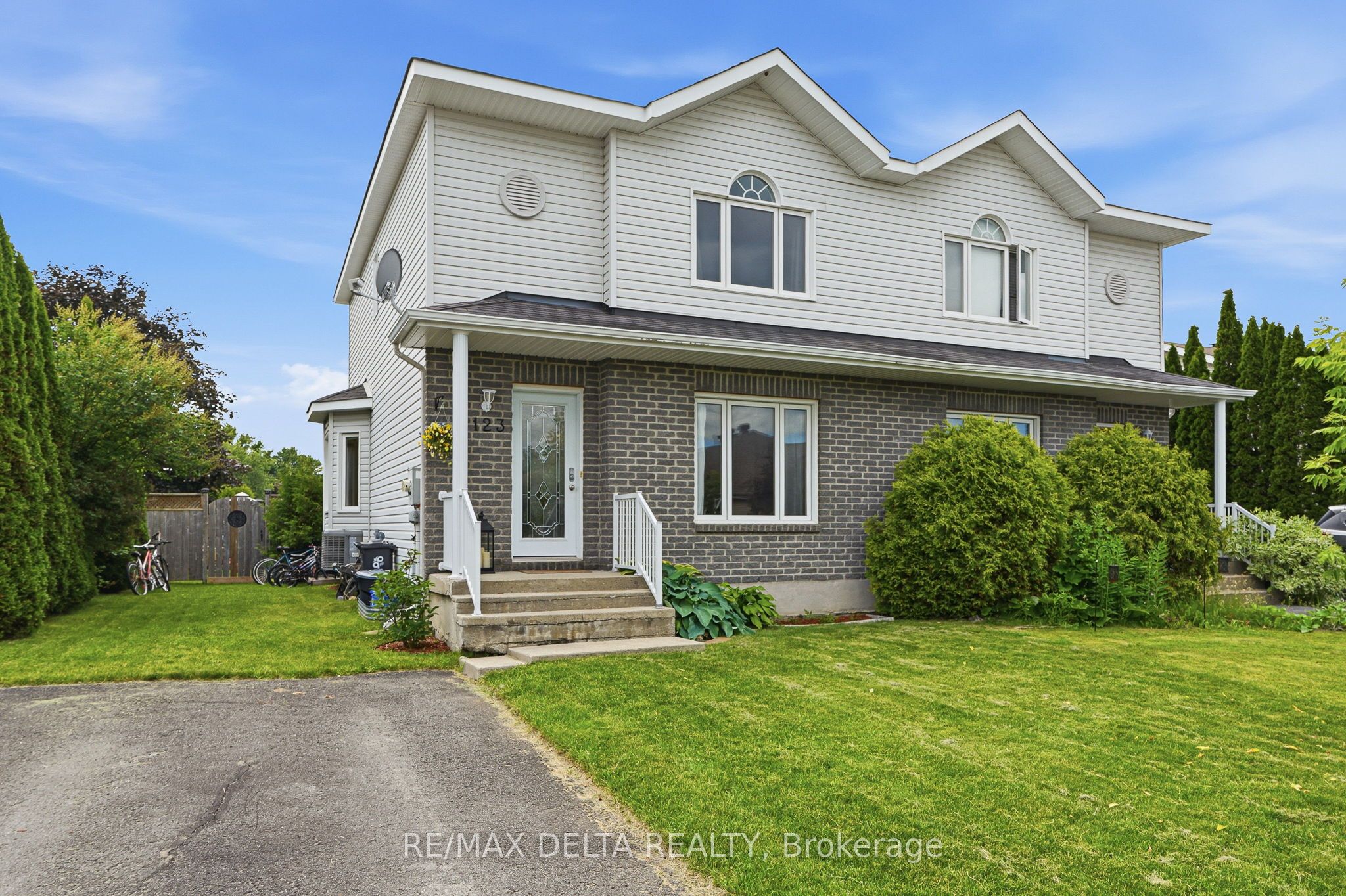 123 Panorama Avenue Property Photo 1