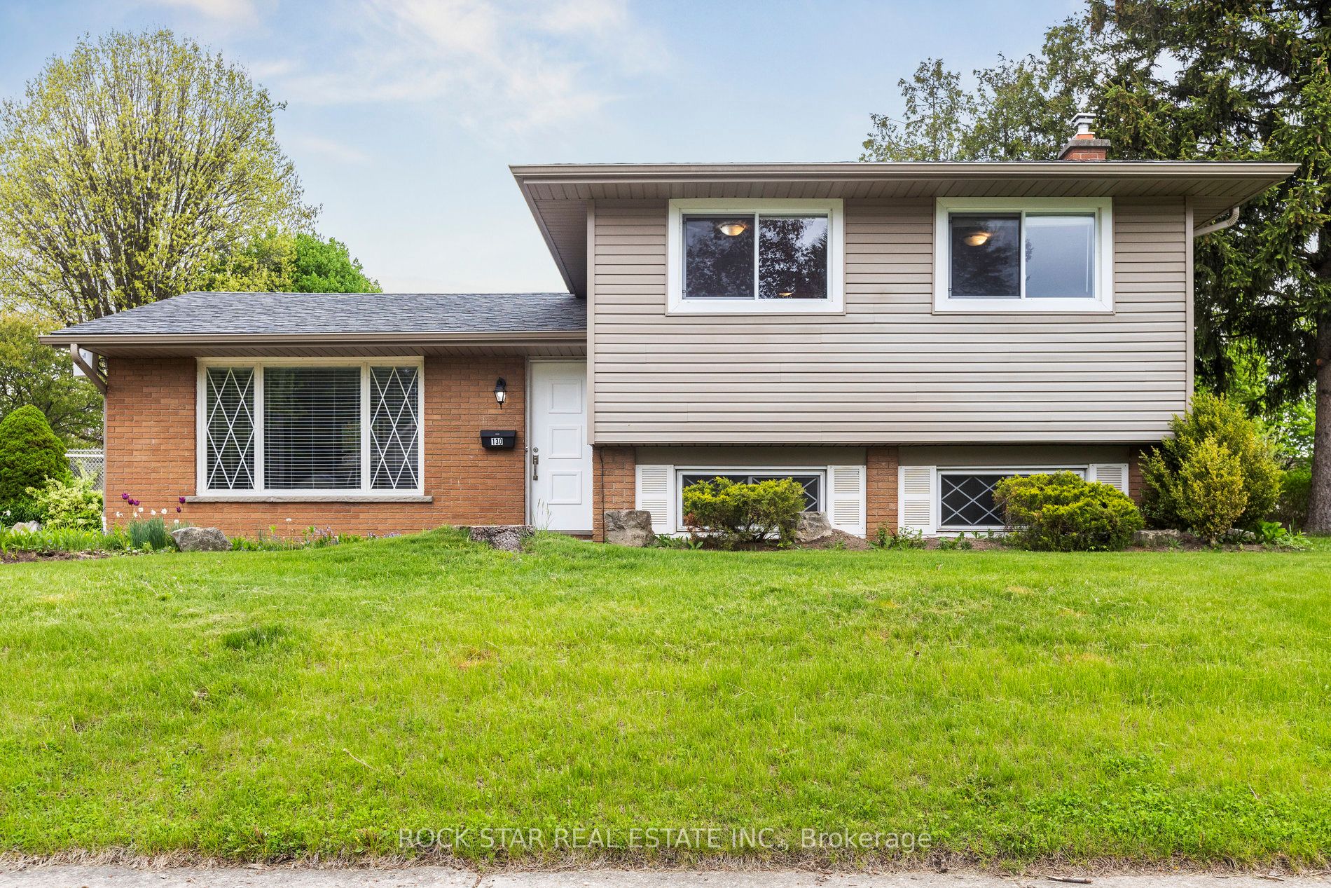 130 Hudson Crescent Property Photo 2