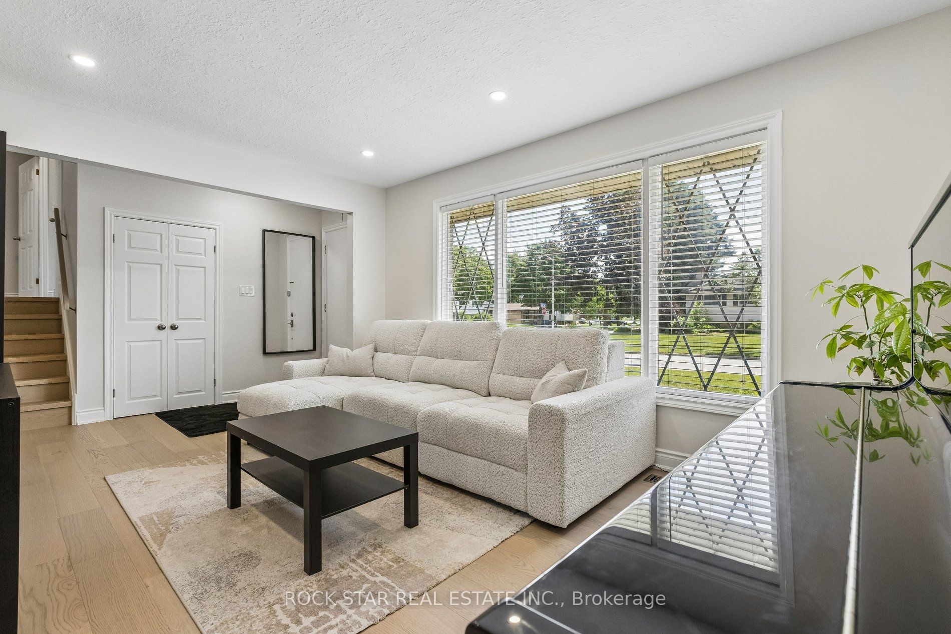 130 Hudson Crescent Property Photo 7