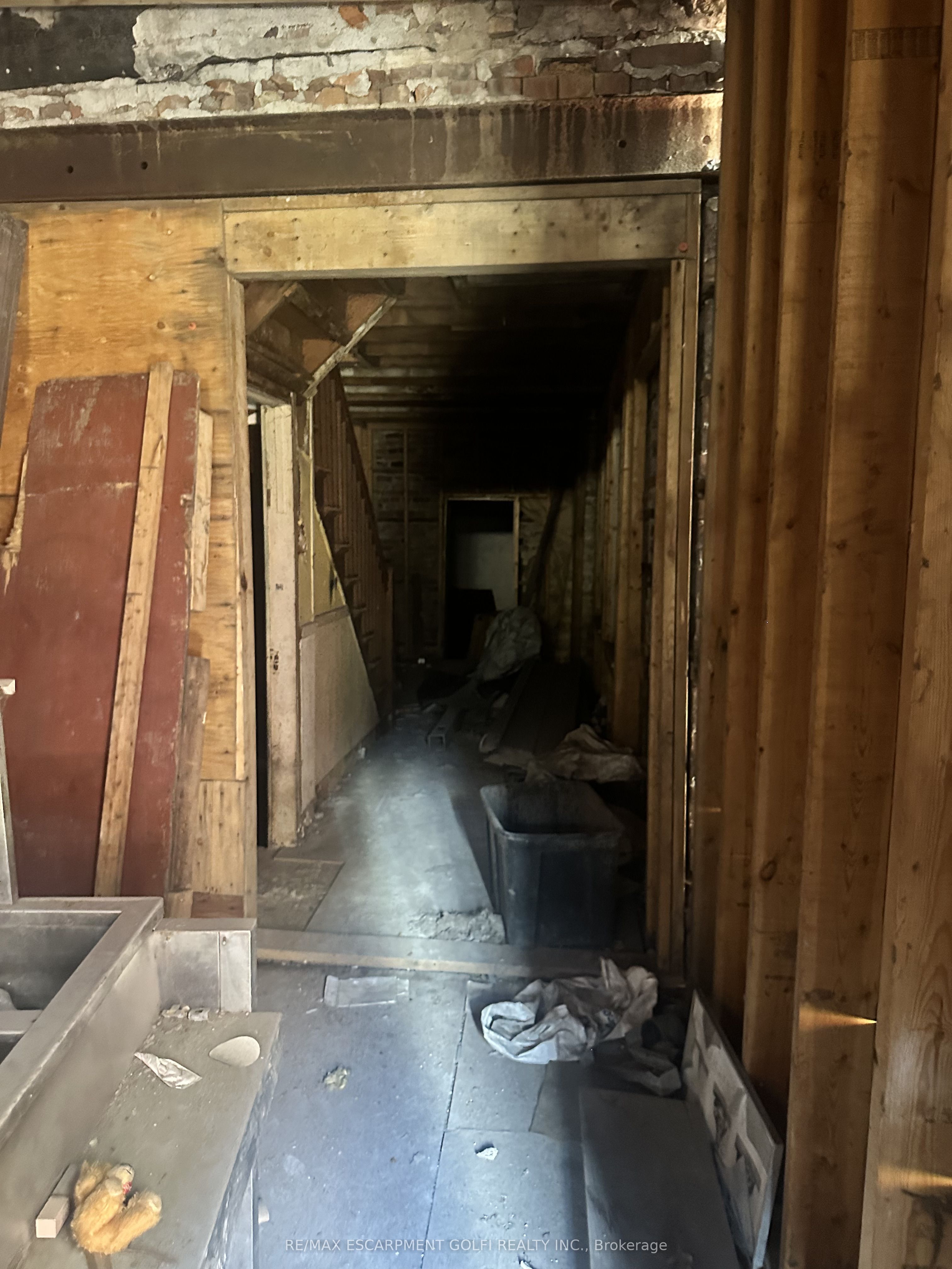 721 1/2 Barton Street E Property Photo 5
